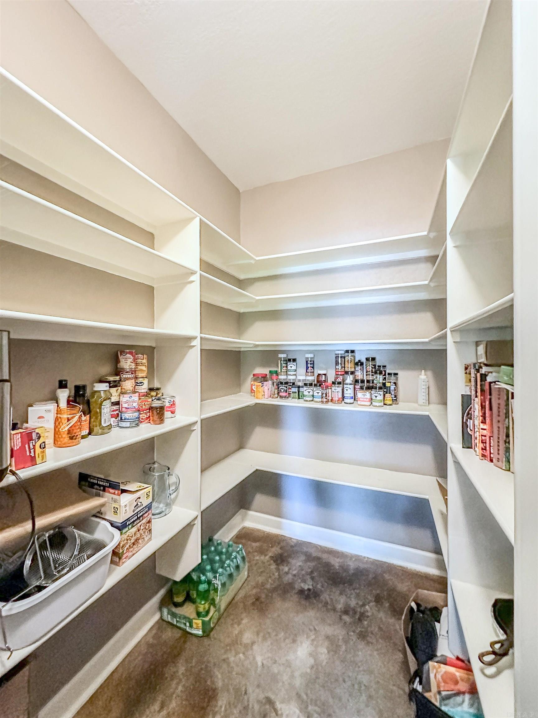 ROLLING HILLS - Residential