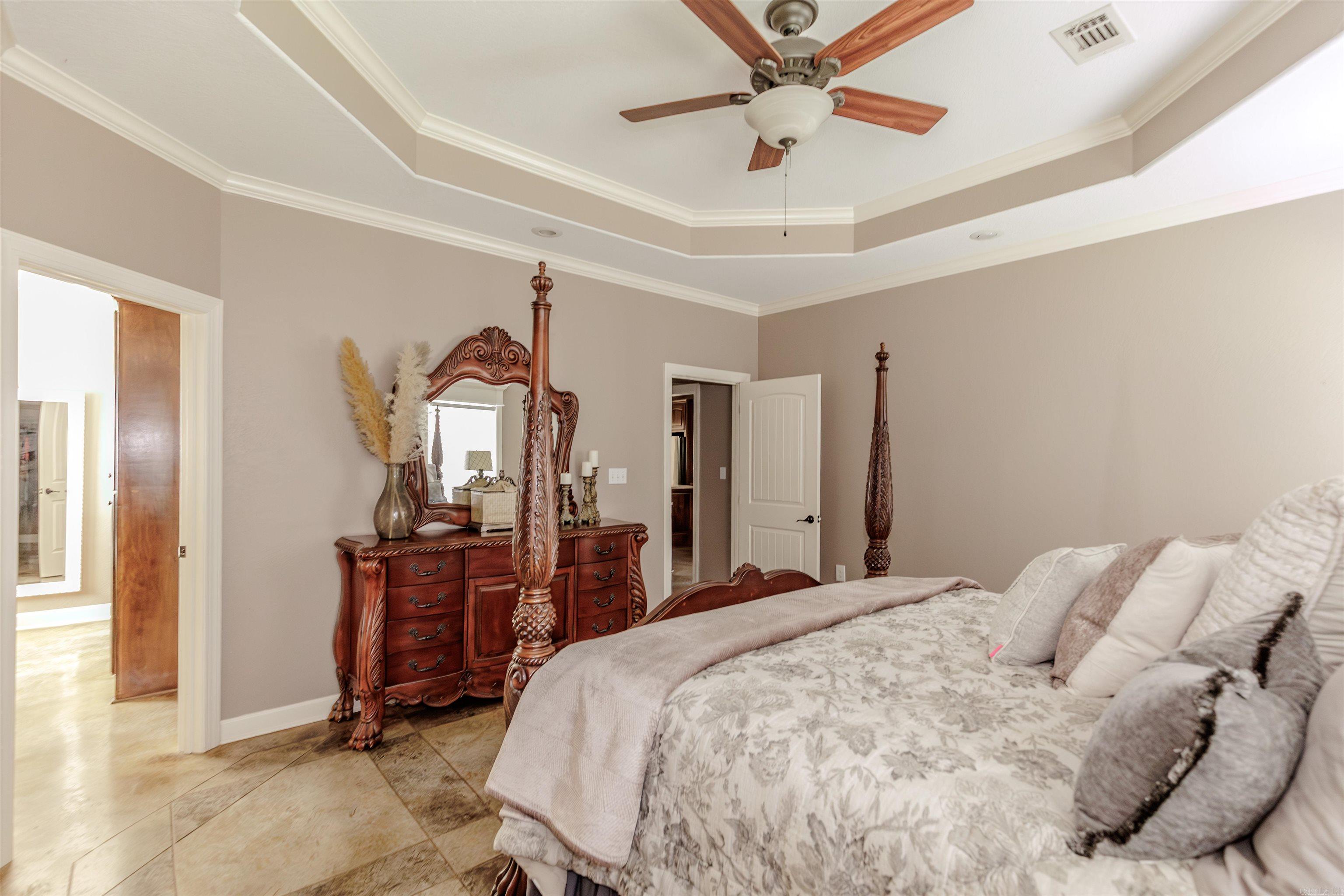 ROLLING HILLS - Residential