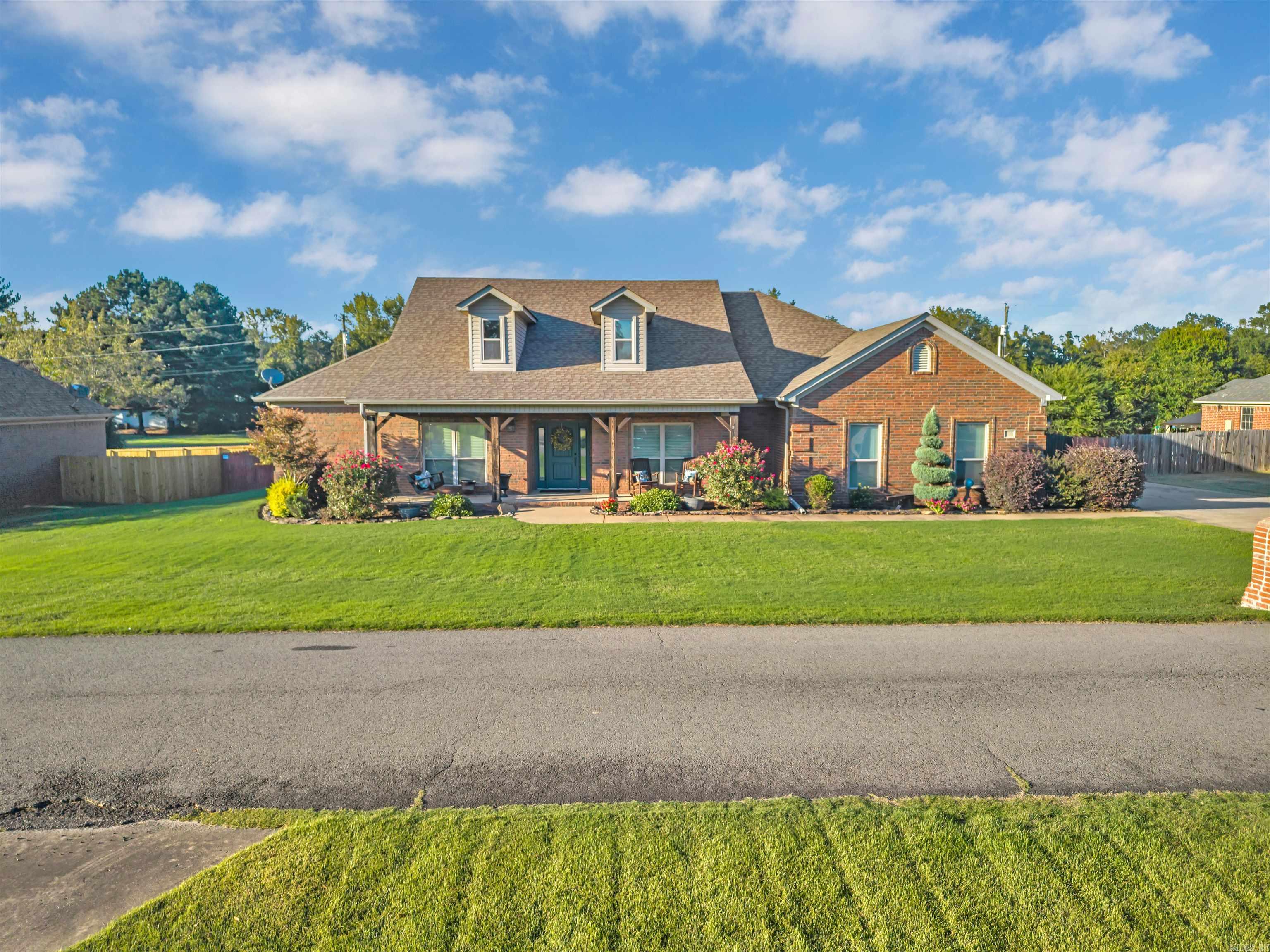 ROLLING HILLS - Residential