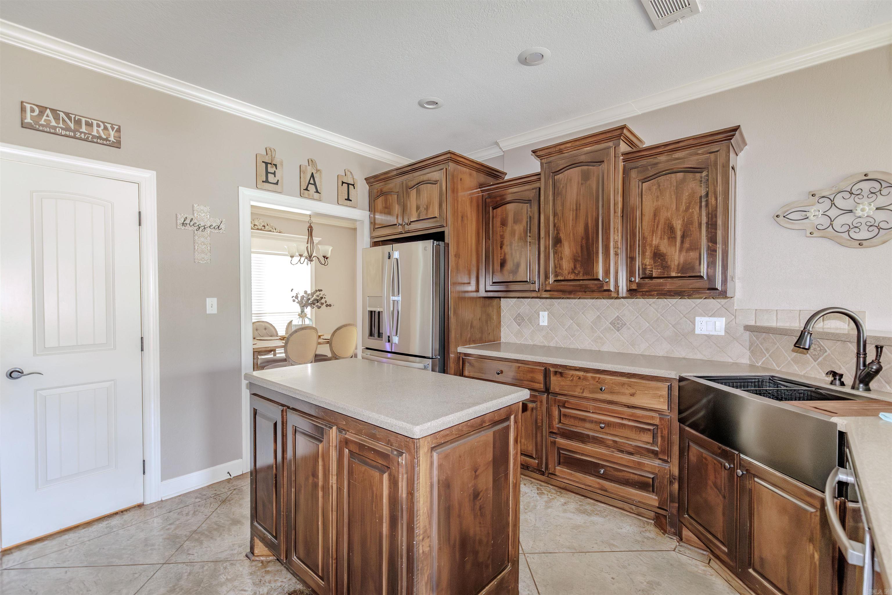 ROLLING HILLS - Residential