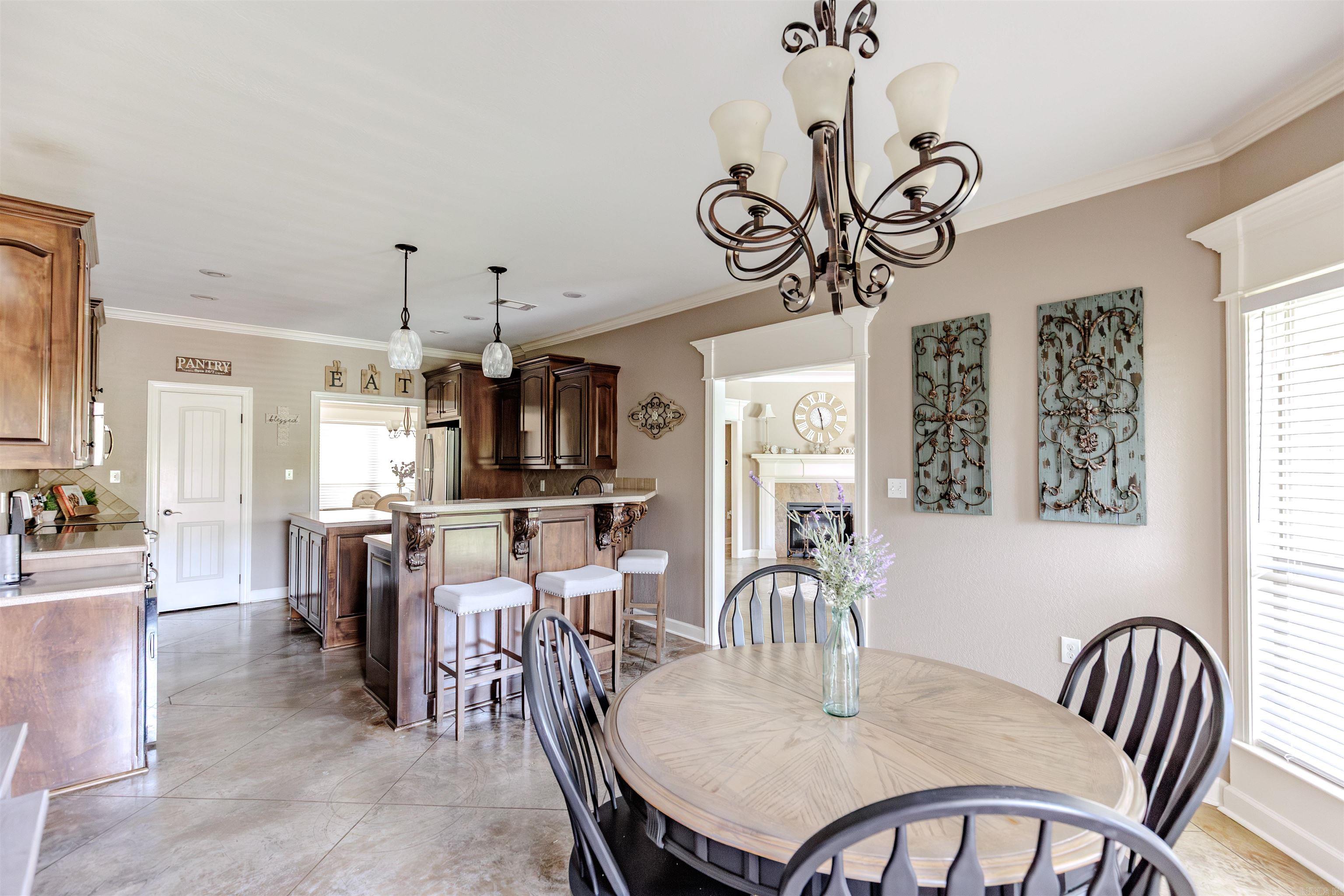 ROLLING HILLS - Residential