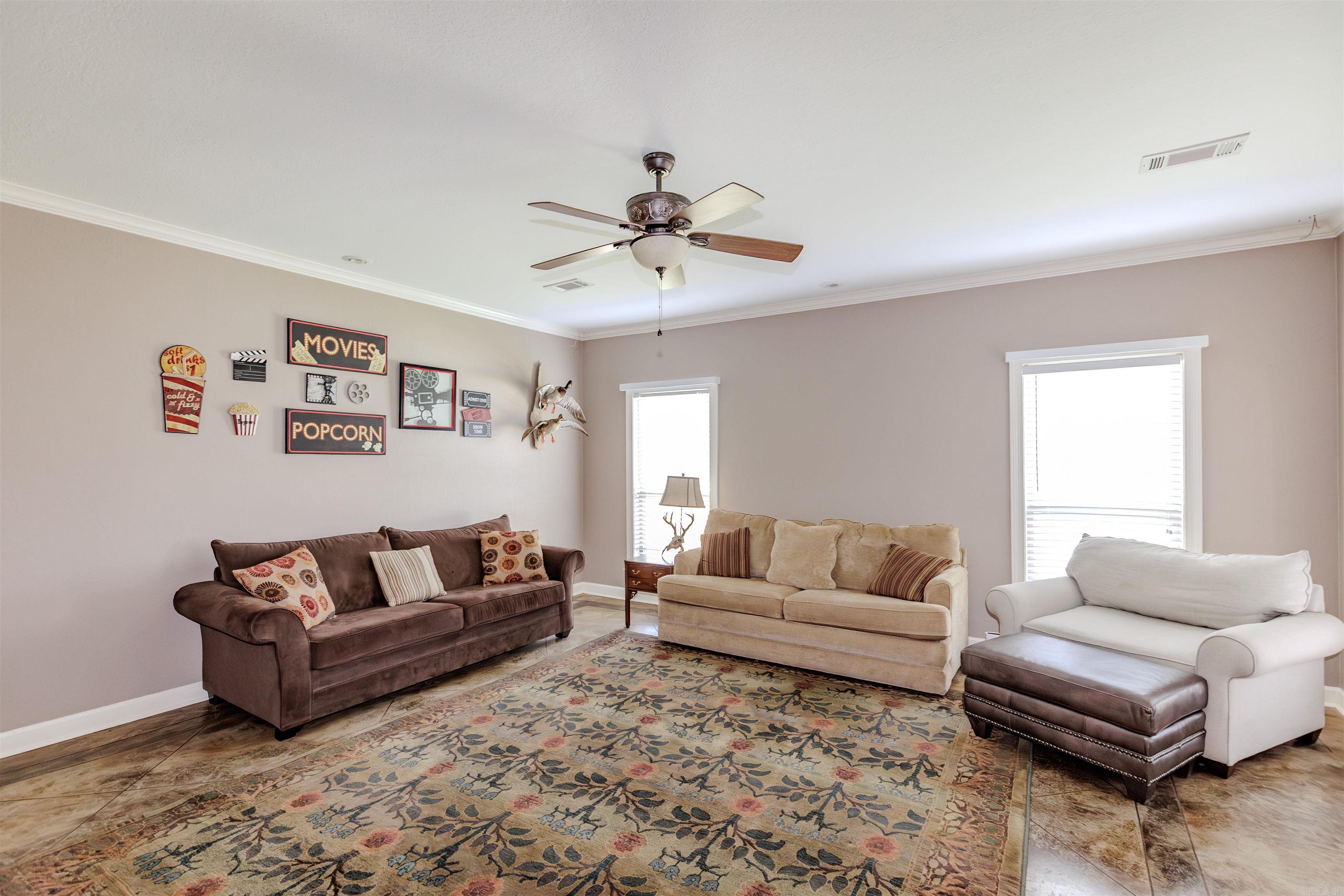 ROLLING HILLS - Residential