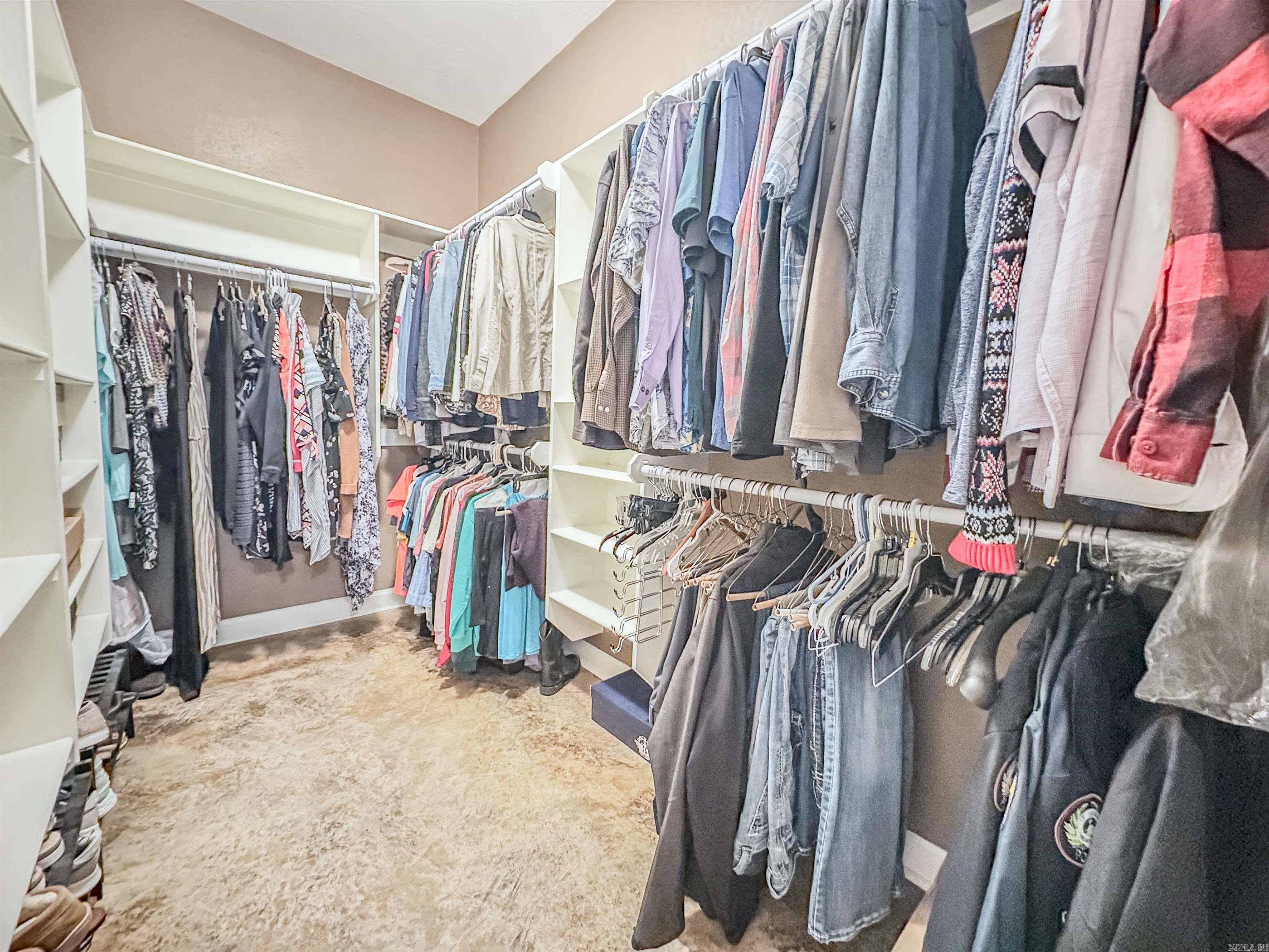 ROLLING HILLS - Residential