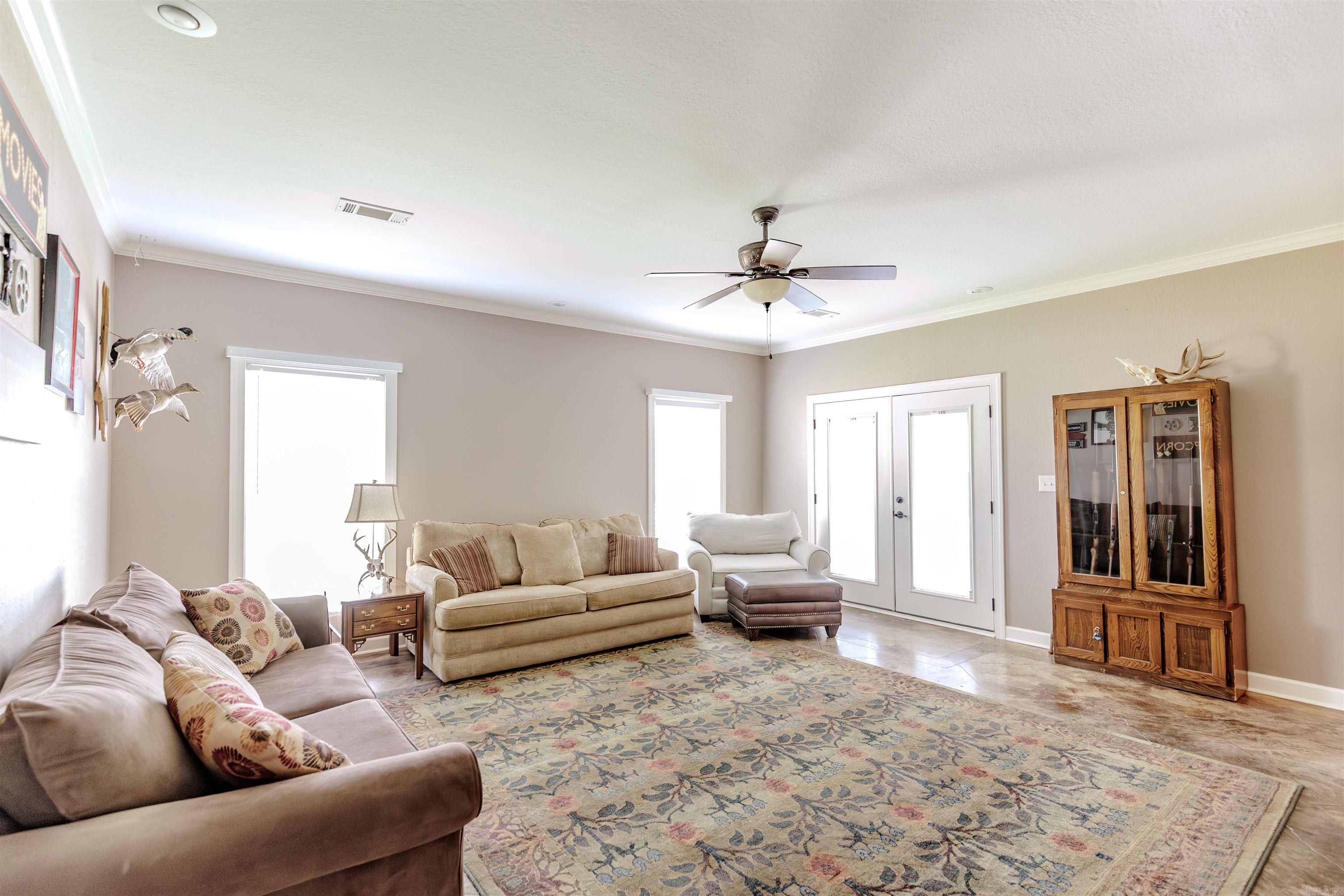 ROLLING HILLS - Residential