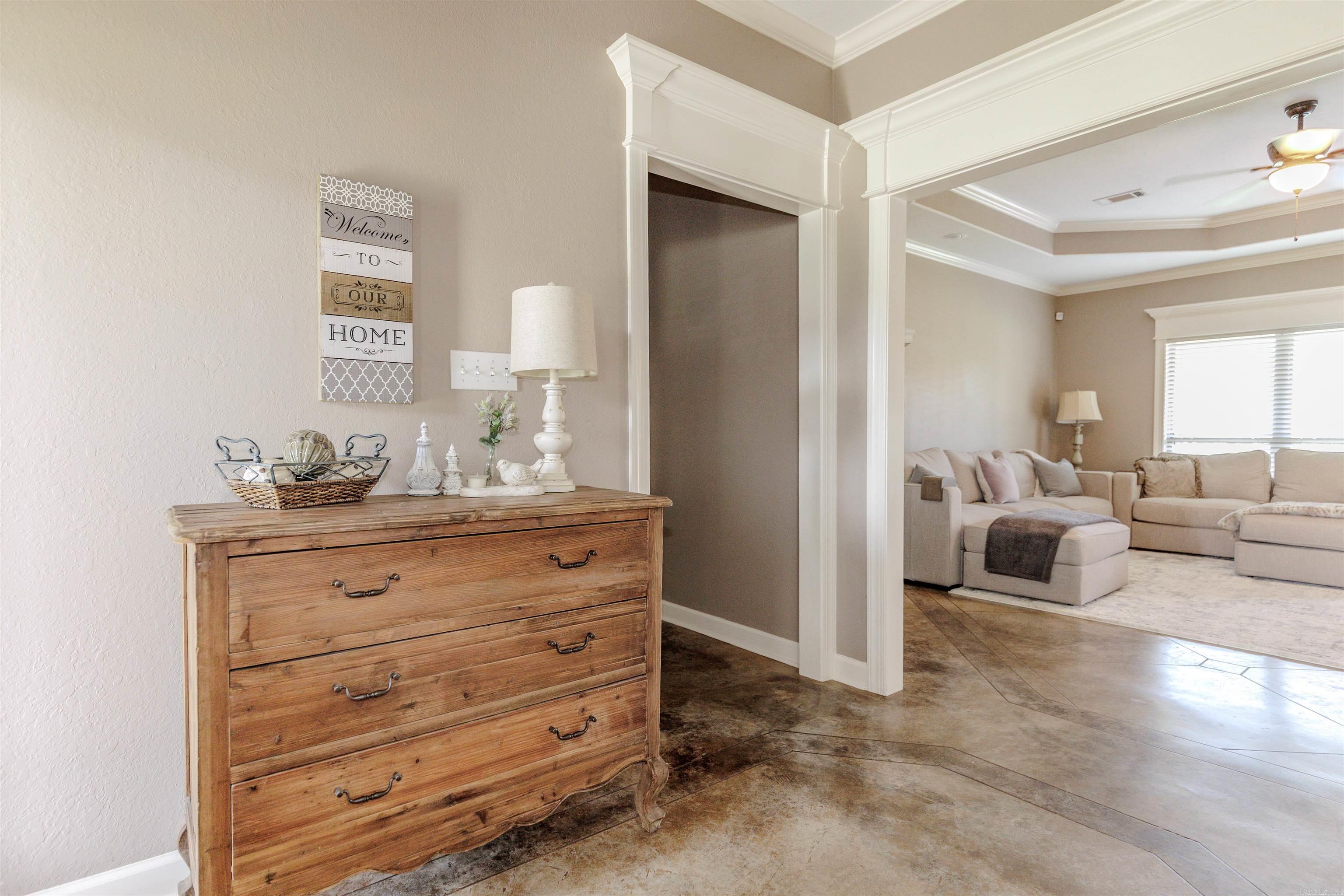 ROLLING HILLS - Residential