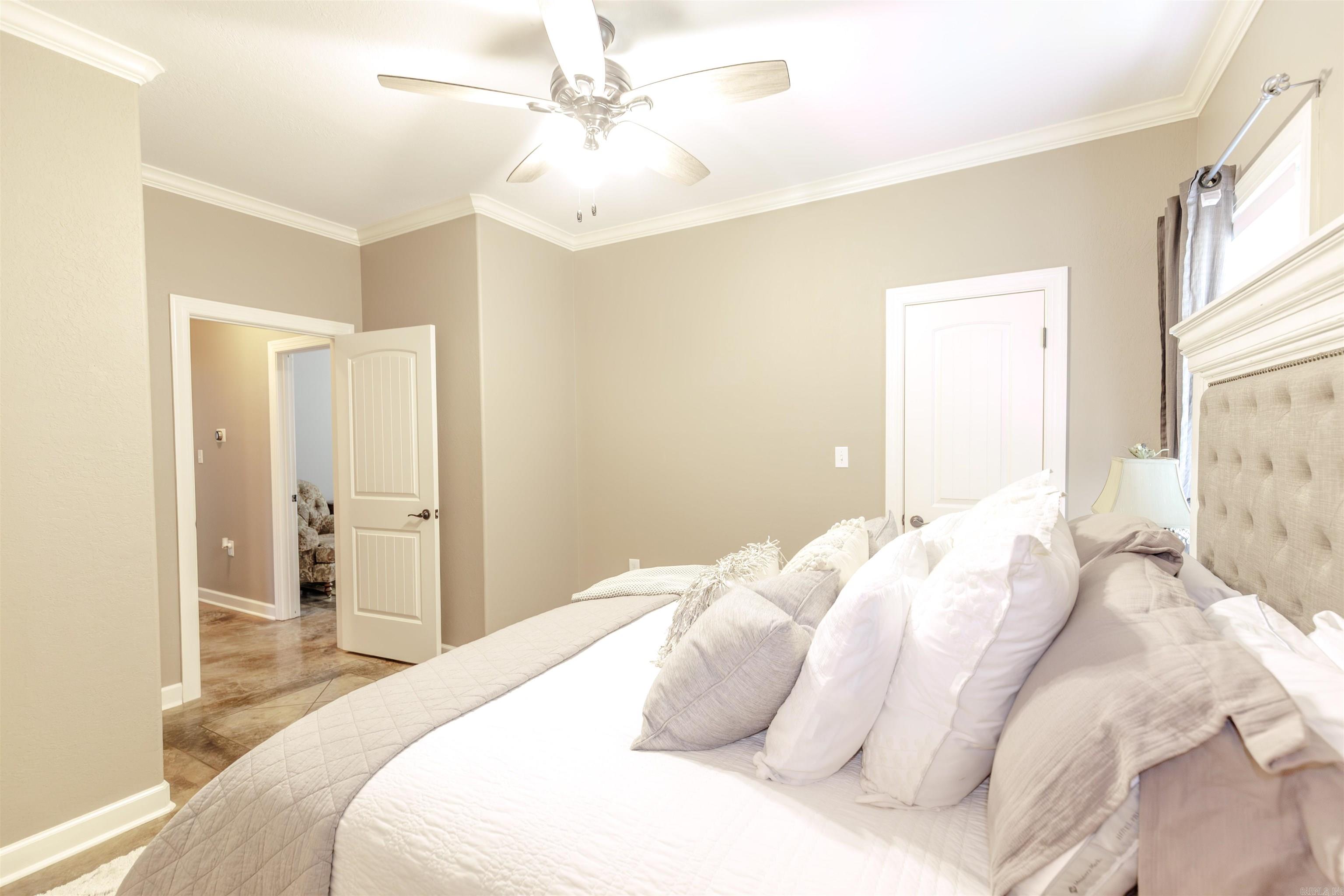 ROLLING HILLS - Residential