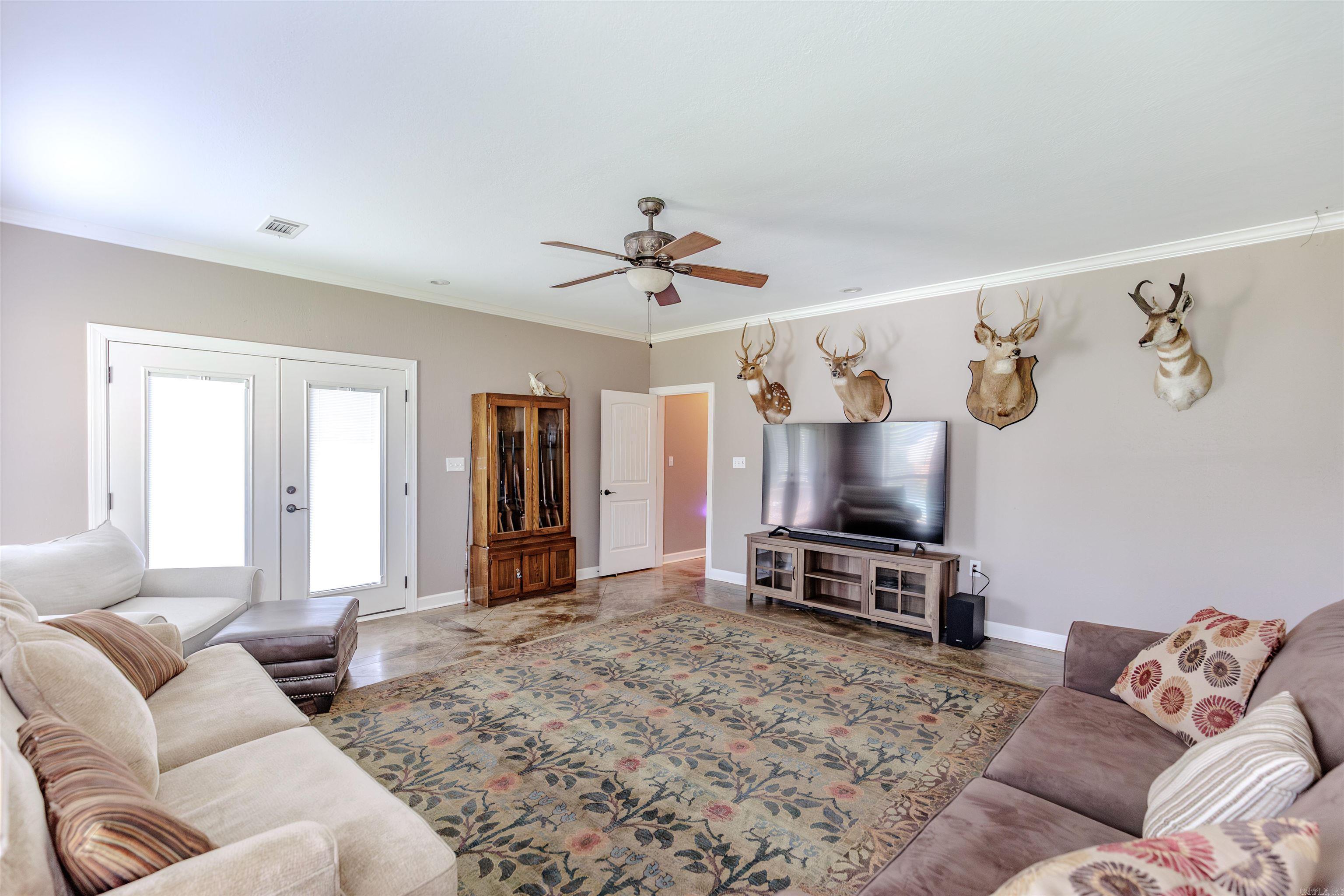 ROLLING HILLS - Residential