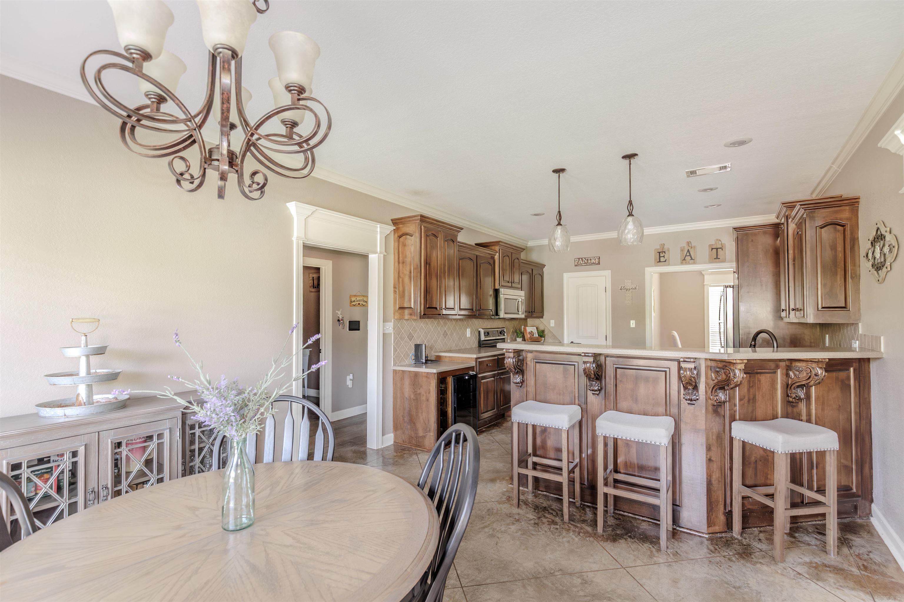 ROLLING HILLS - Residential