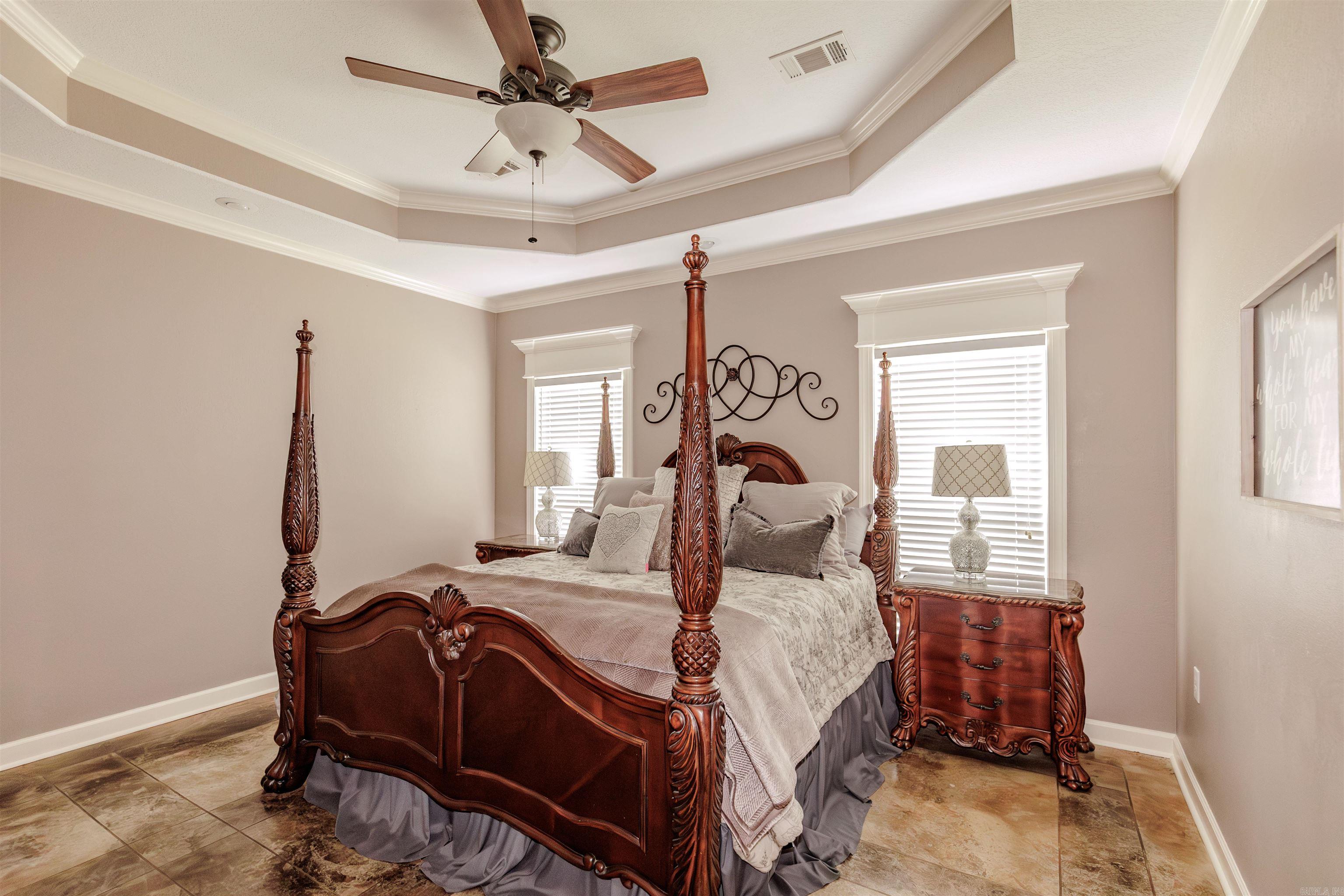 ROLLING HILLS - Residential