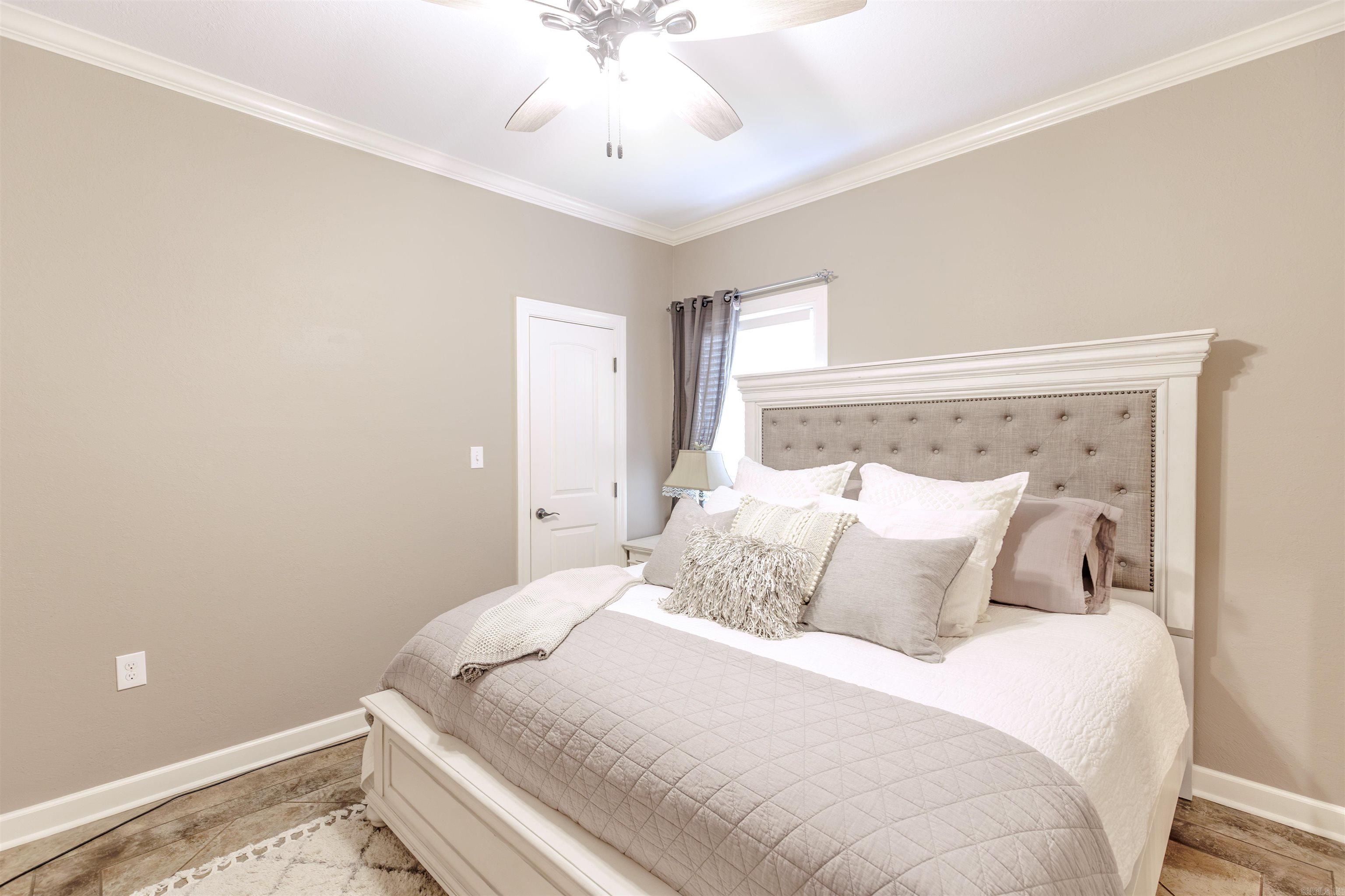 ROLLING HILLS - Residential