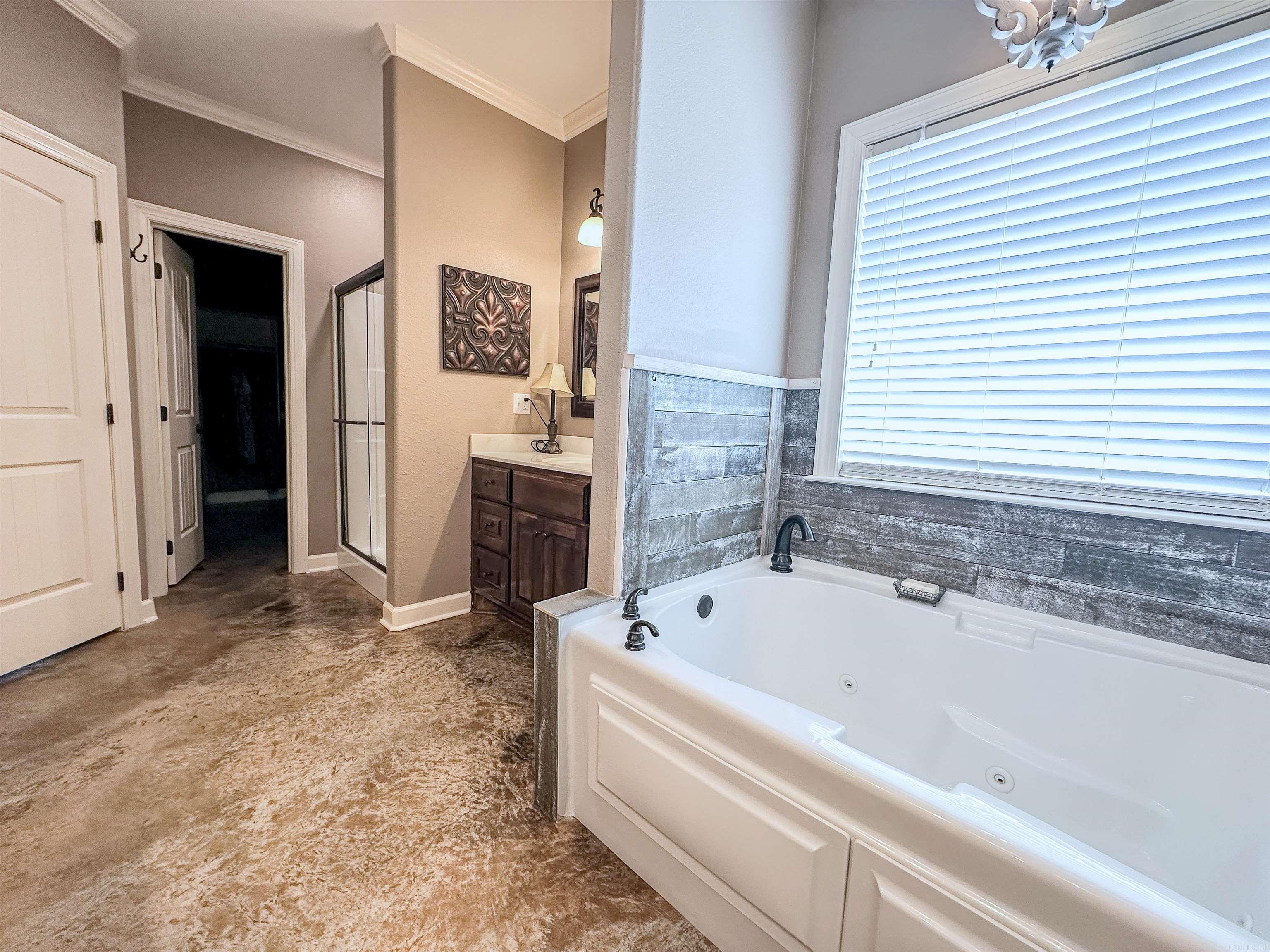 ROLLING HILLS - Residential