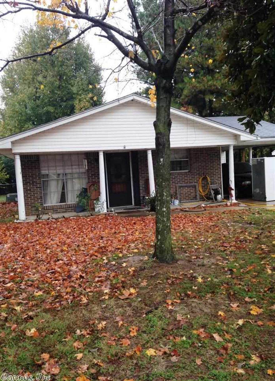 Great Investor home, fenced back yard, needs some TLC