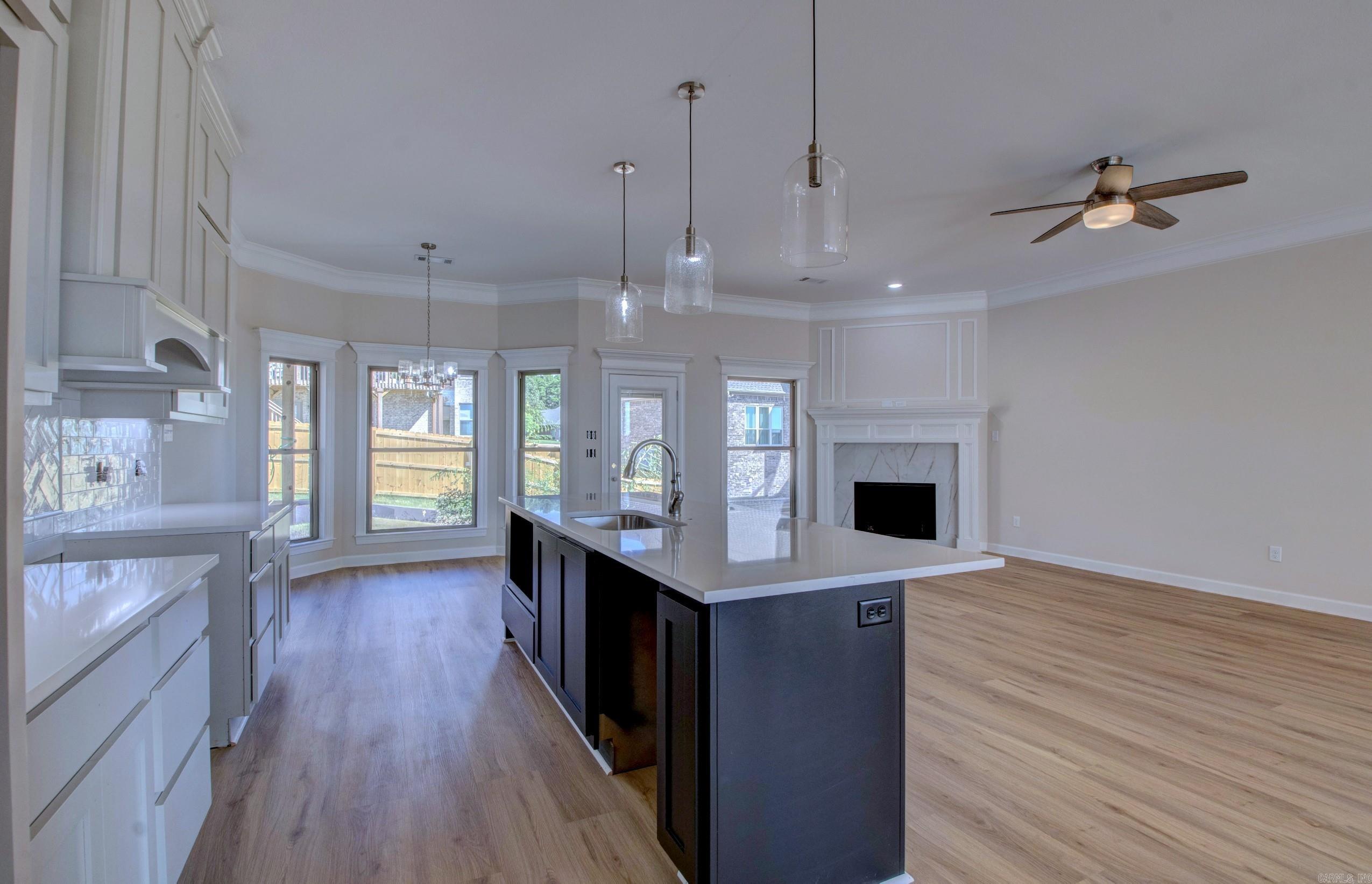 MAJESTIC POINTE - Residential