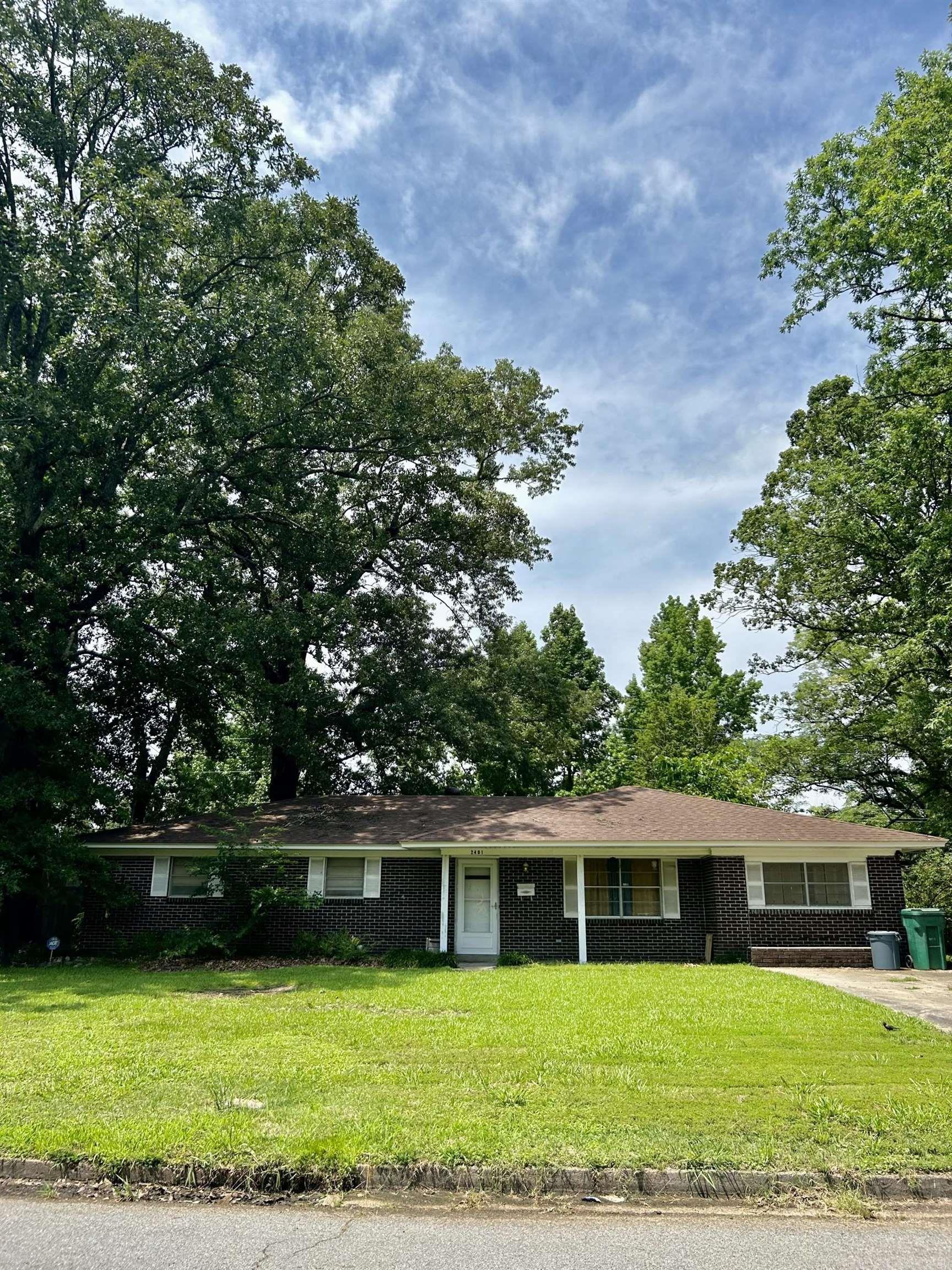 Great fixer-upper/investment opportunity located close to JRMC. Home is being sold in "as is" condition. Roof is less than 1 year old. New hot water heater and outside AC Unit. Call today to schedule a showing!