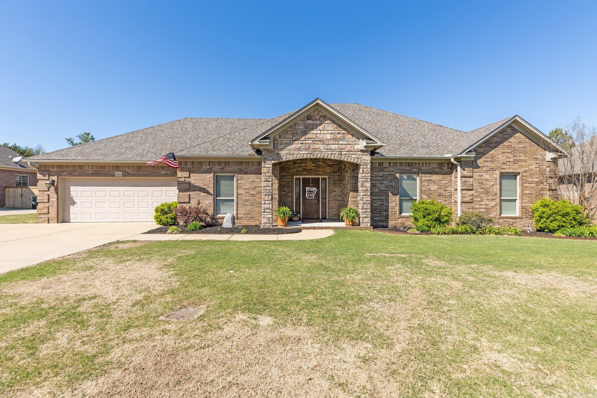 You don't want to miss this stunning home in the highly coveted Westin Park Subdivision!! From the inviting entryway to the screened-in porch overlooking a spacious backyard and everything between, this charming, well-maintained home has it all and is move-in ready. The open floor plan gives you a spacious but cozy feel and is complete with 4 bedrooms. The HOA includes access to the neighborhood pool and playground and is only minutes from Woodrow Cummins Elementary. *New Roof in 2022. Screened-in porch added in 2016* AGENT BONUS!