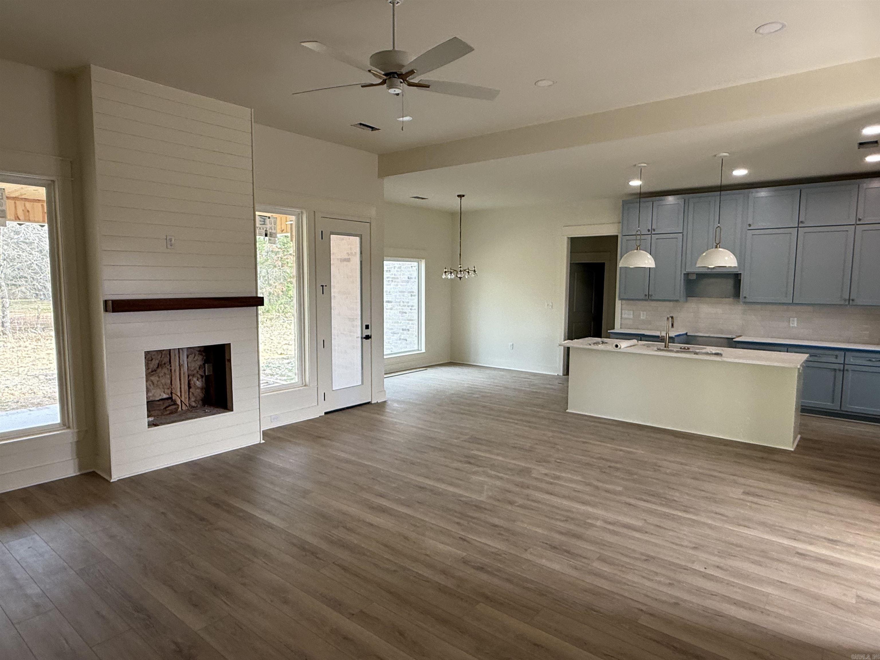 SUNSET LANDING - Residential