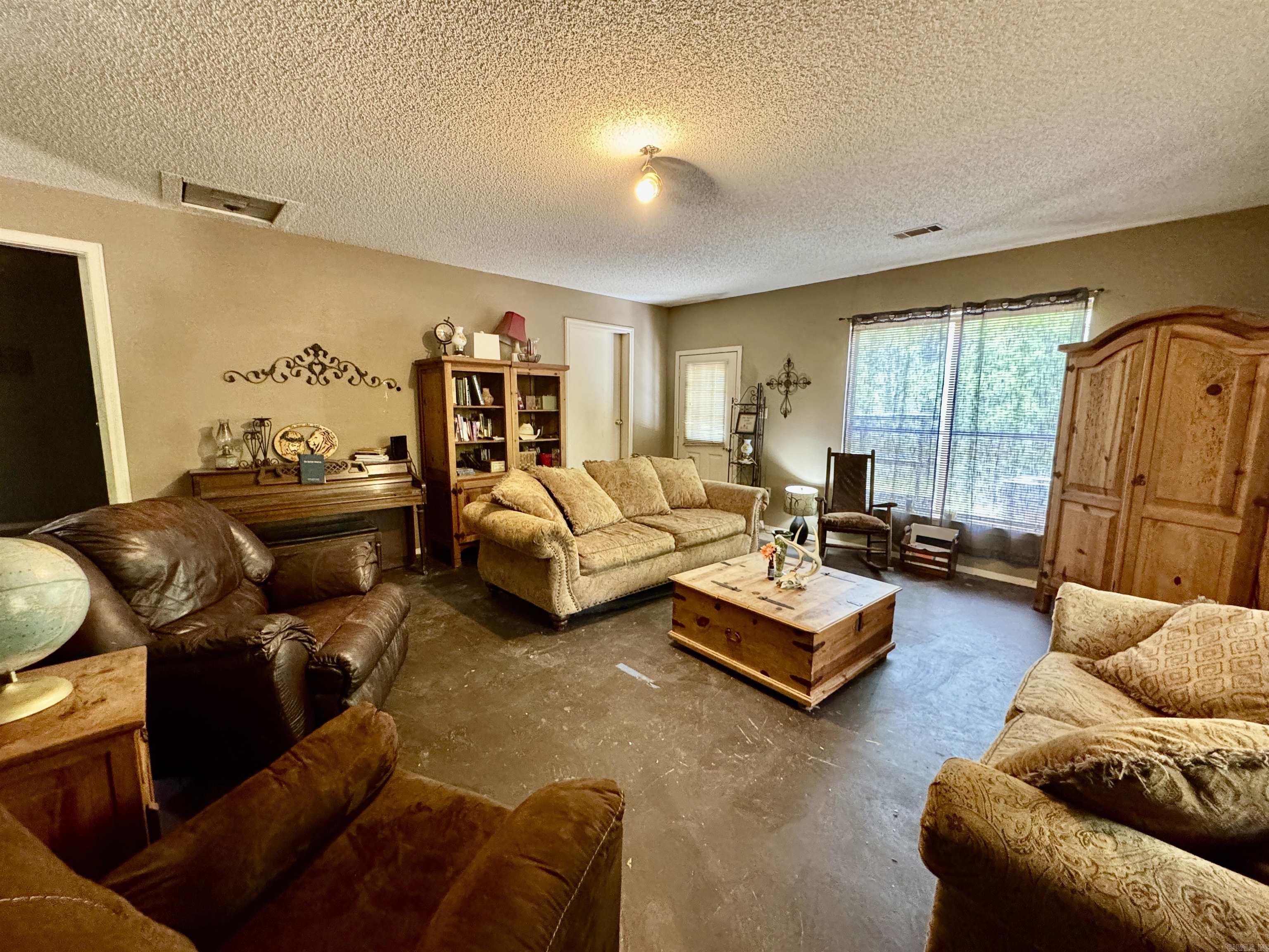 ROLLING OAKS - Residential