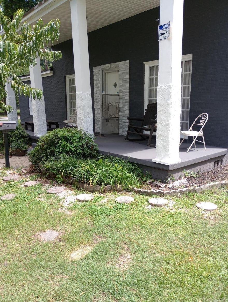 UNBELIEVABLE PRICE REDUCTION!! Precious home on a large corner property in North Little Rock! Conveniently located to Old England HWY. and I30! Your new home awaits!