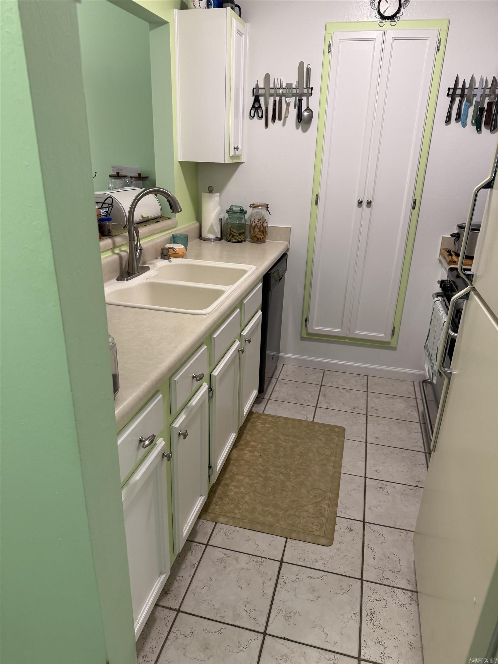 LAKEWOOD HILLS CONDO - Residential