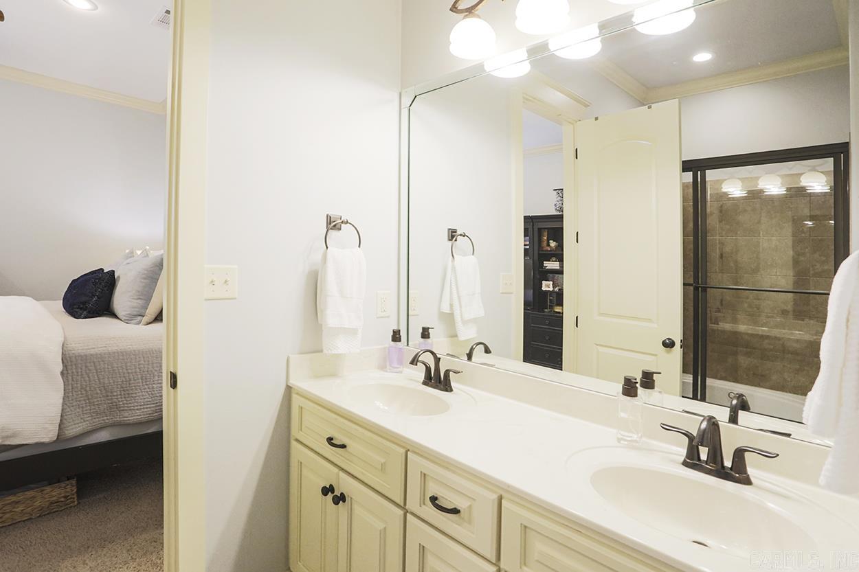 GLEN ABBEY COURT - Residential