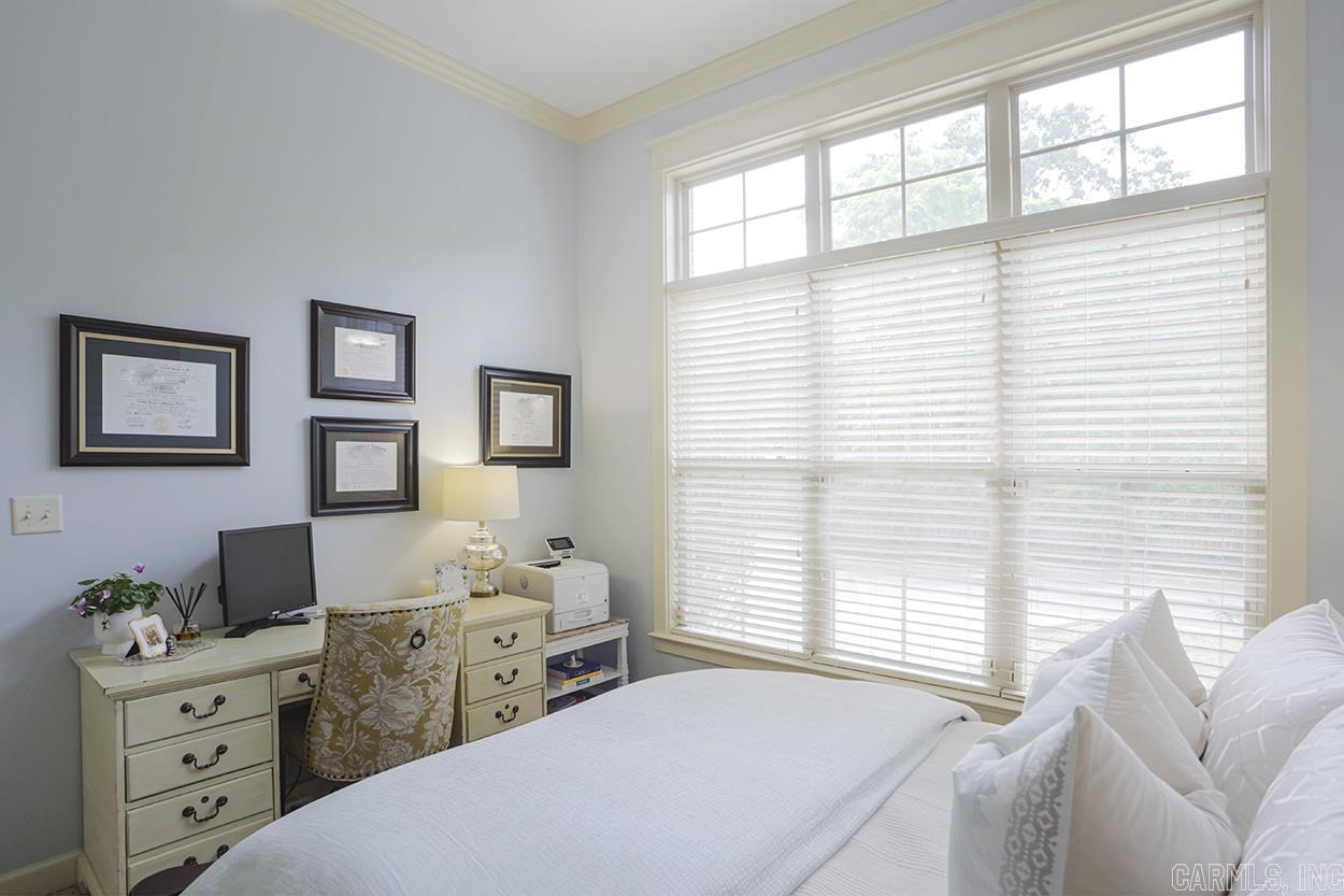 GLEN ABBEY COURT - Residential