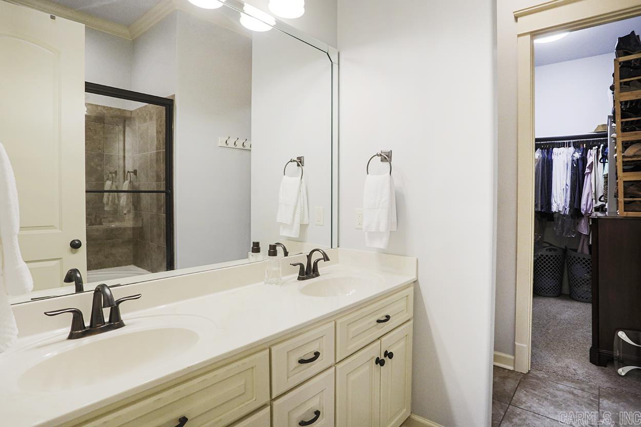 GLEN ABBEY COURT - Residential