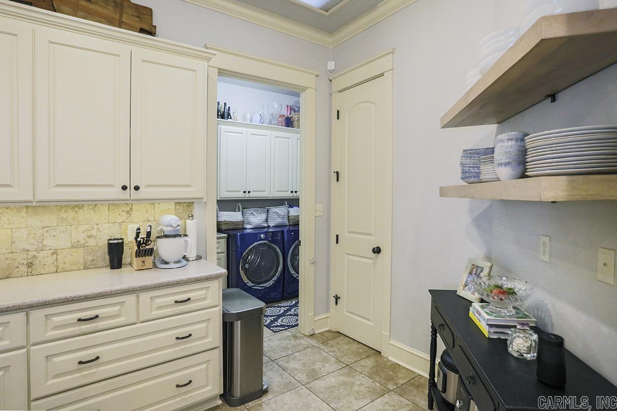 GLEN ABBEY COURT - Residential