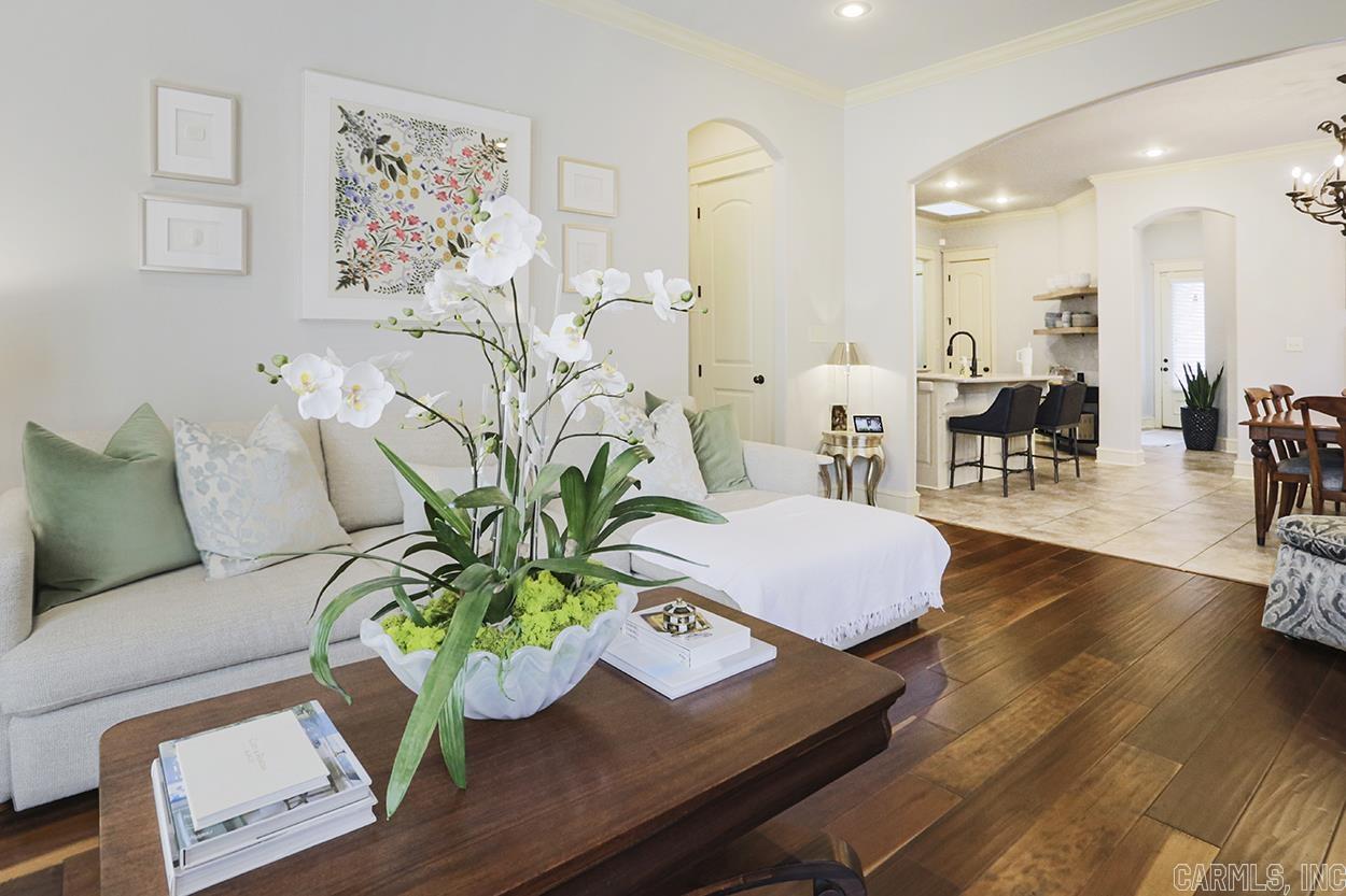 GLEN ABBEY COURT - Residential