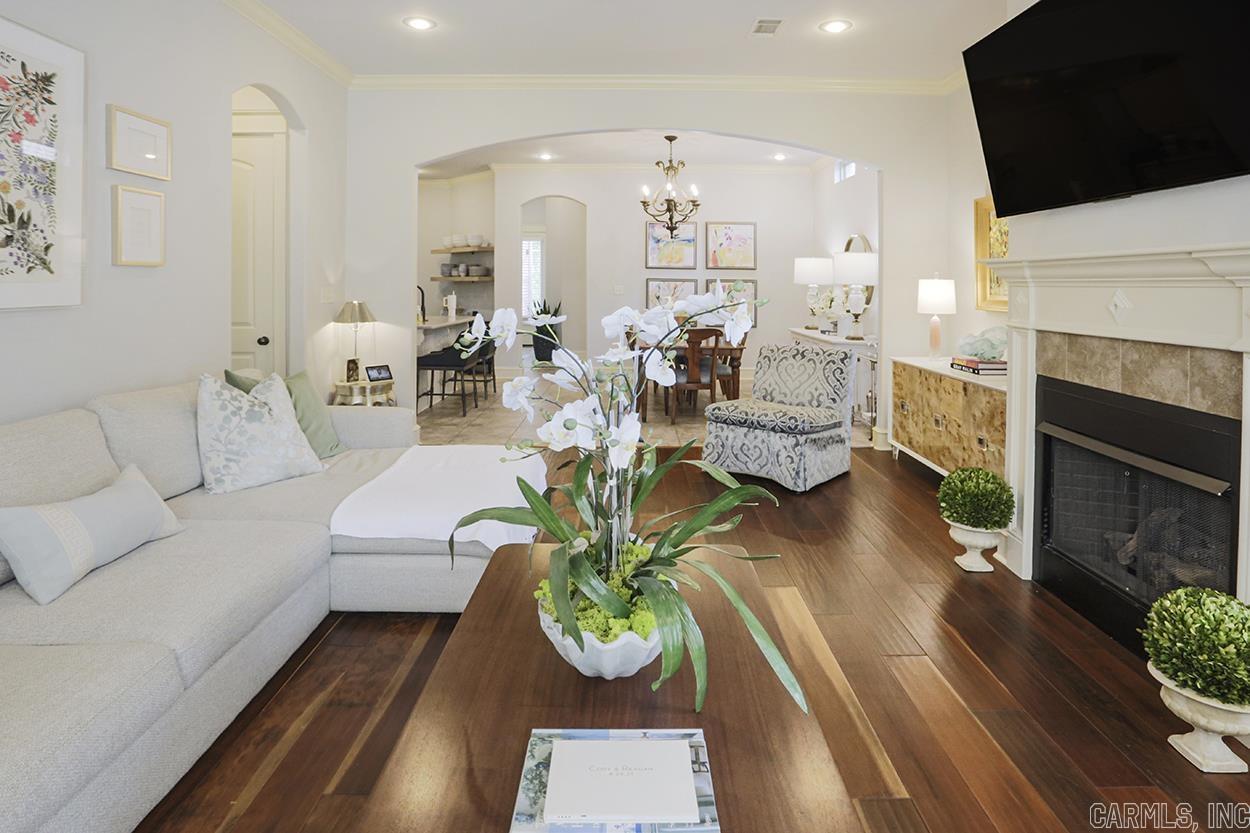 GLEN ABBEY COURT - Residential