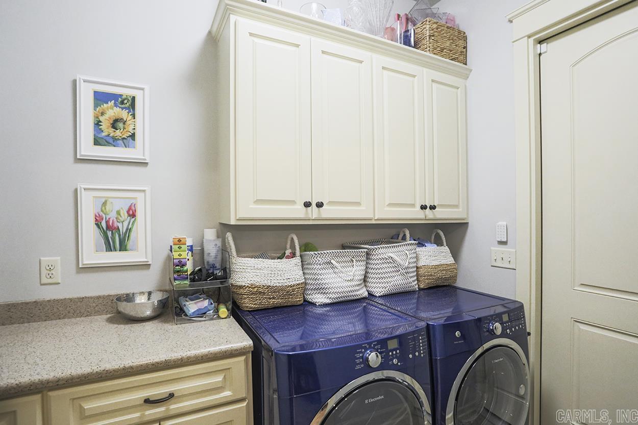 GLEN ABBEY COURT - Residential