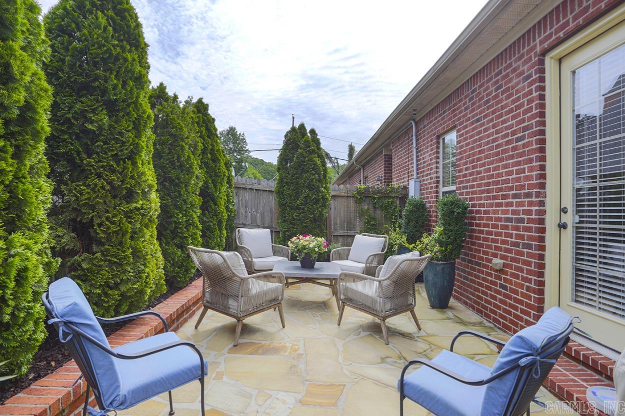 GLEN ABBEY COURT - Residential