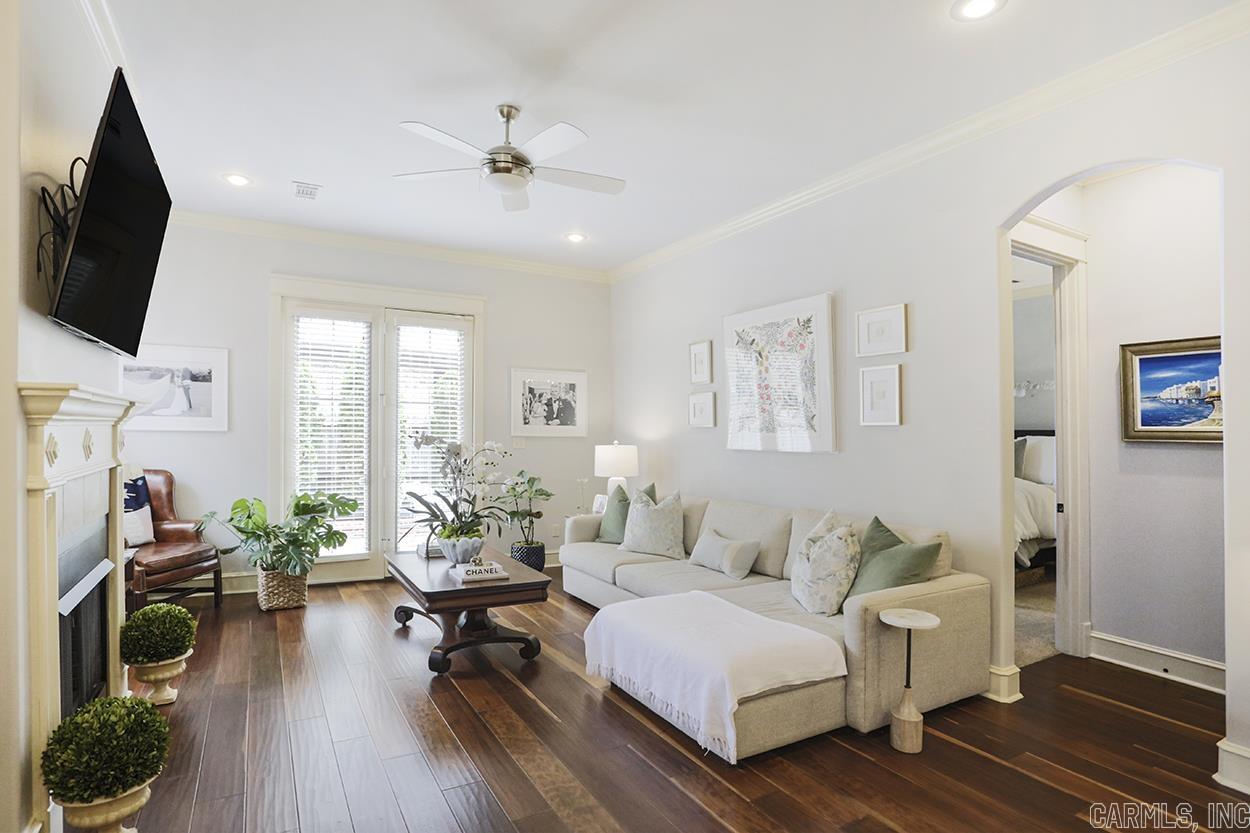 GLEN ABBEY COURT - Residential