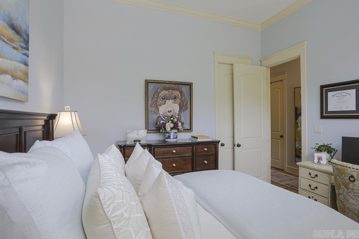 GLEN ABBEY COURT - Residential