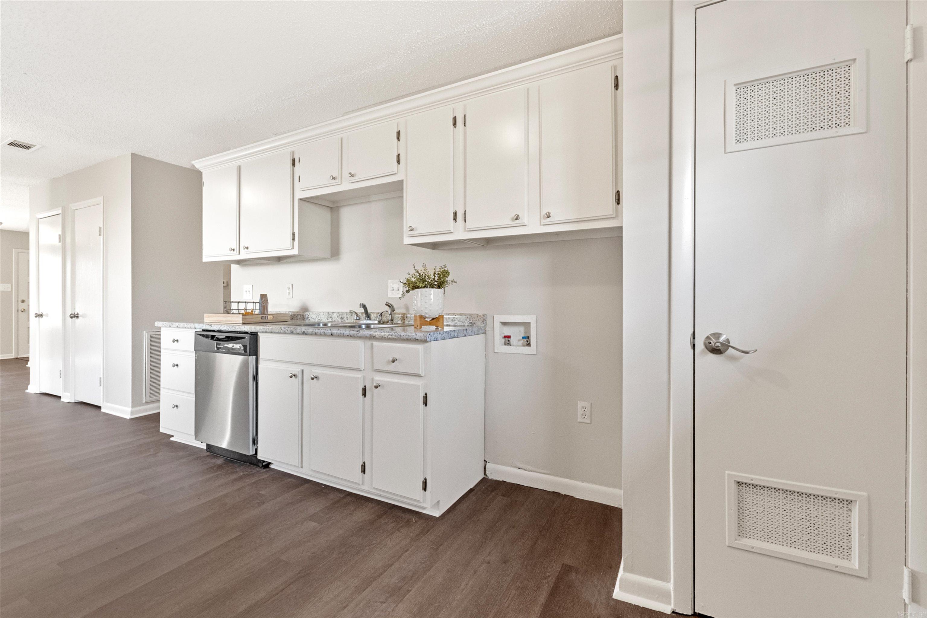 NORTH HILLS MANOR - Residential