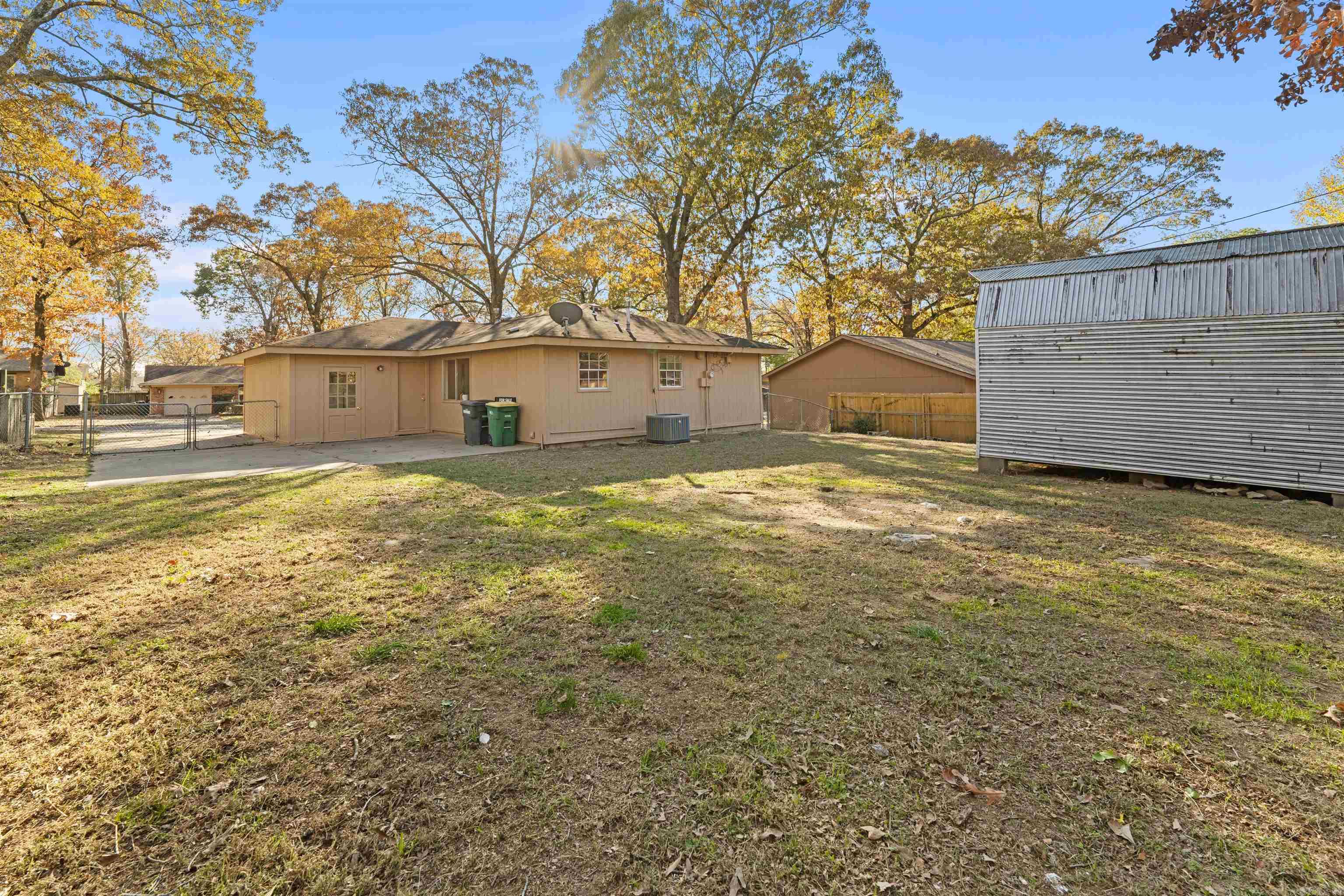 NORTH HILLS MANOR - Residential