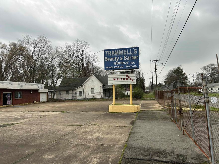 Nearly 9000sq. ft. facility that would be ideal for a variety of uses. Property is located on the north side of Pine Bluff, and is ready for the next business! Call today!!