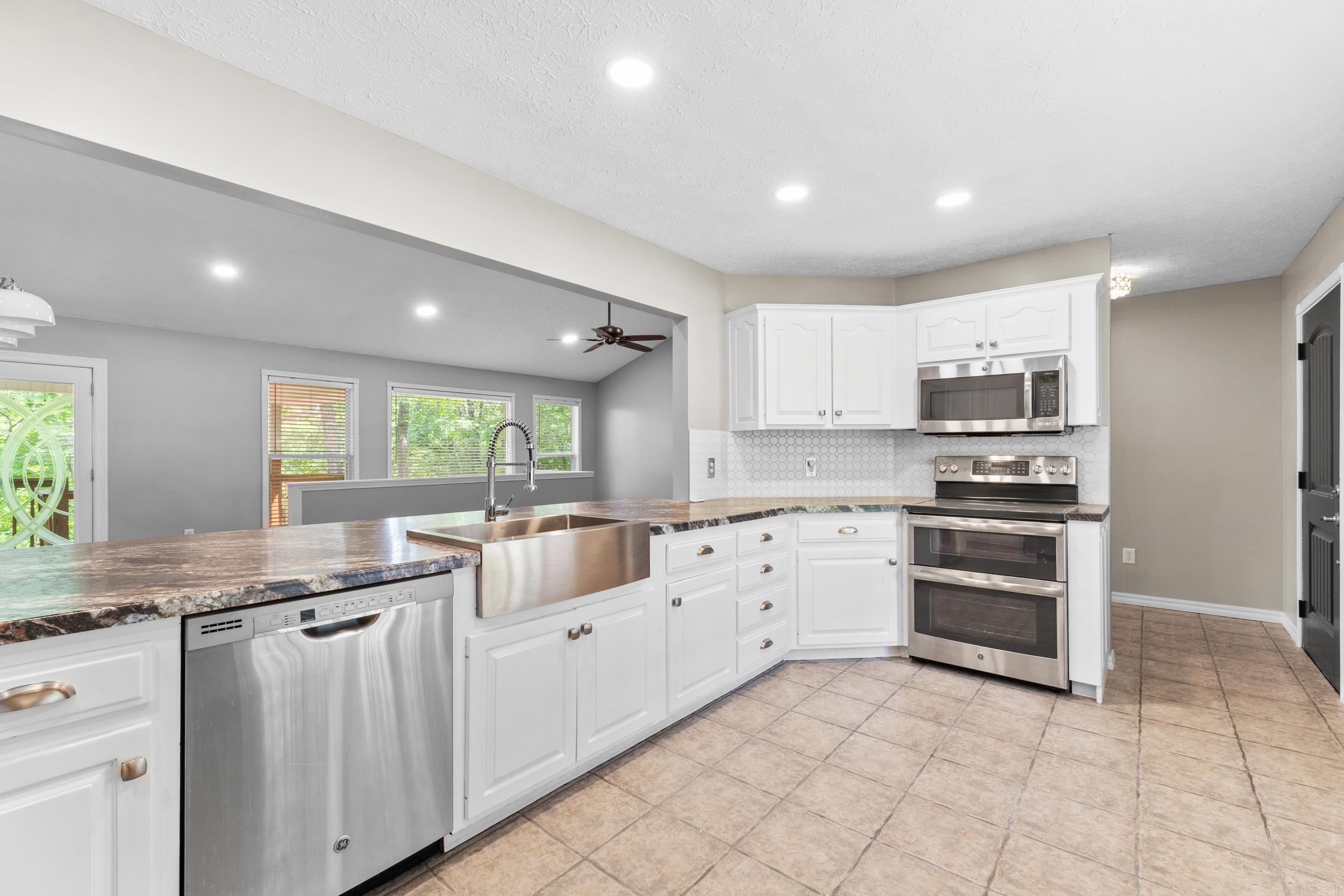 PEBBLE CREEK - Residential