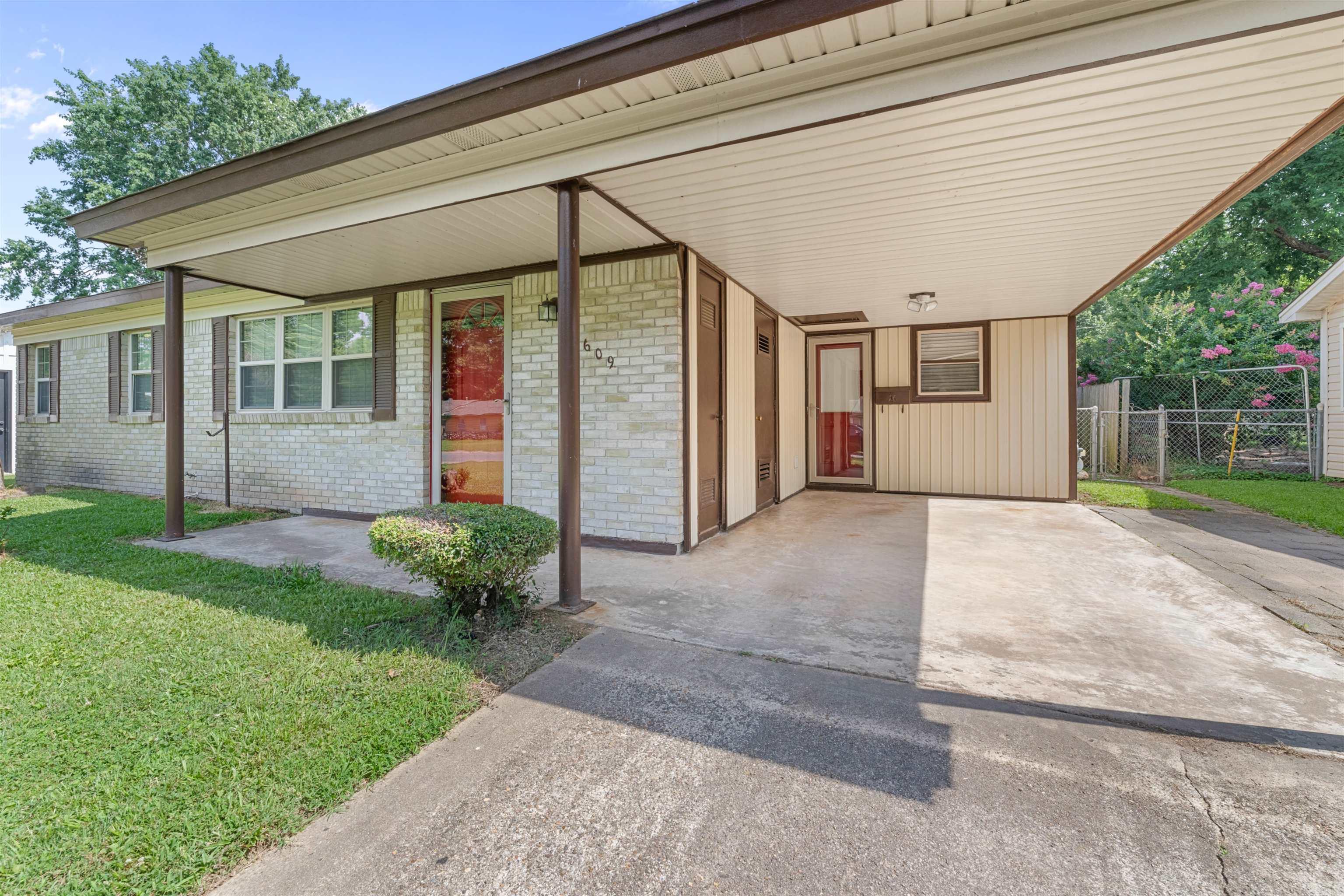 Delta Lawn - Residential