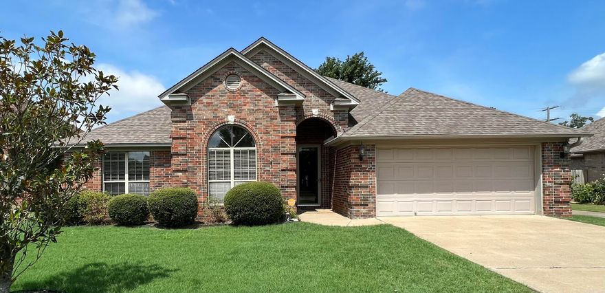 Very well maintained home in The Country Club of Arkansas. Neutral colors, new carpet, new LVP, recent kitchen upgrades, new shower, archways, new gutters, and tall ceilings. Three bedroom, 2 bath with a second living area/den. Enjoy the covered patio space year round!