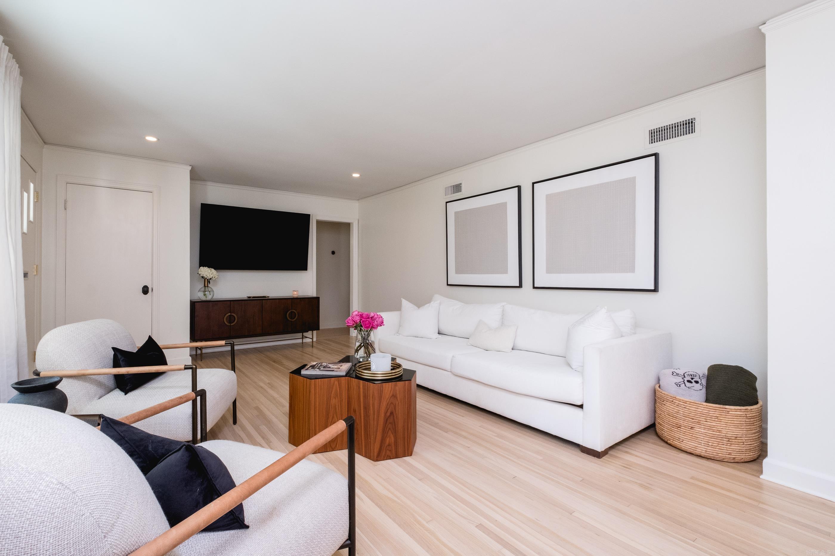 HOLLYWOOD - Residential