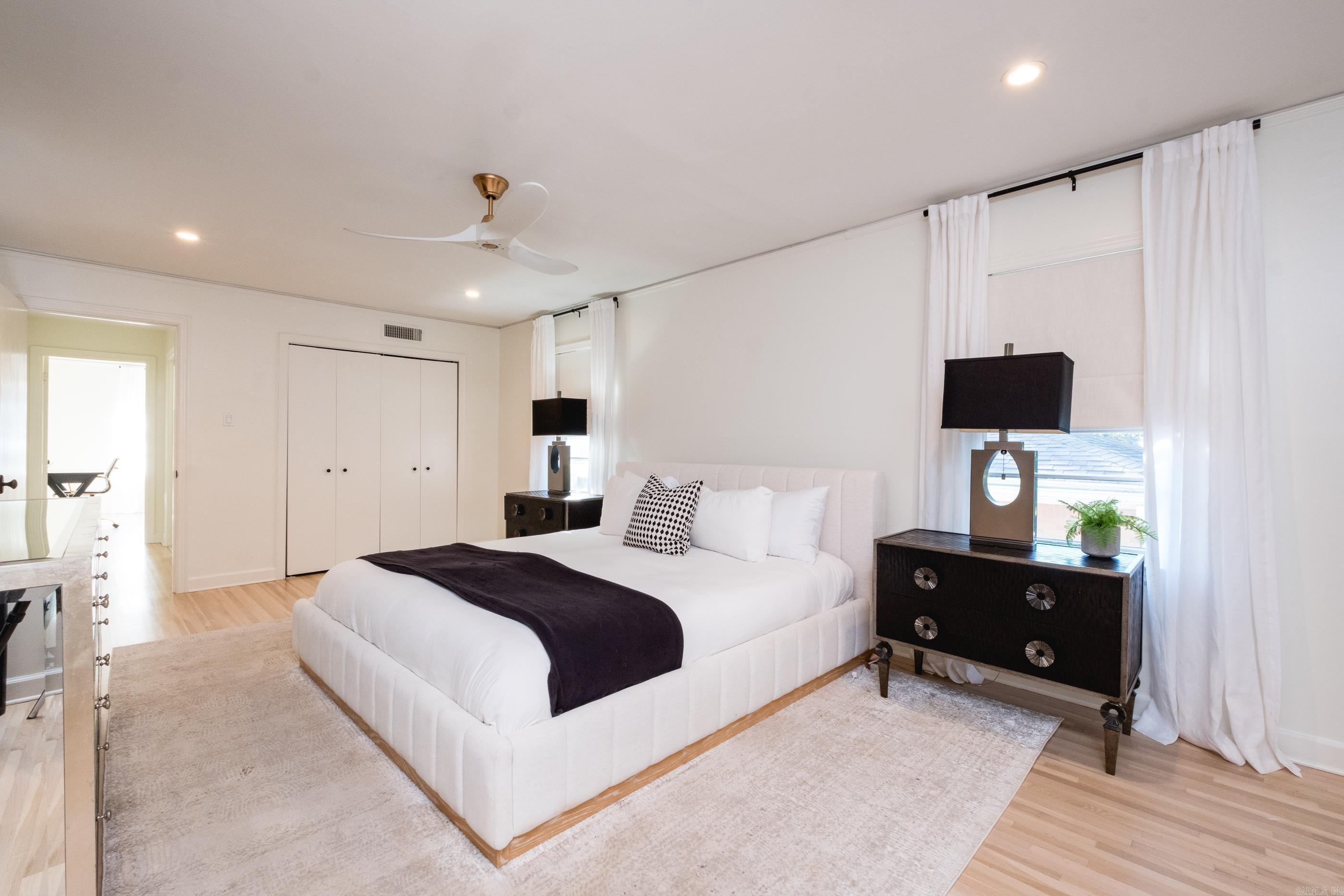 HOLLYWOOD - Residential