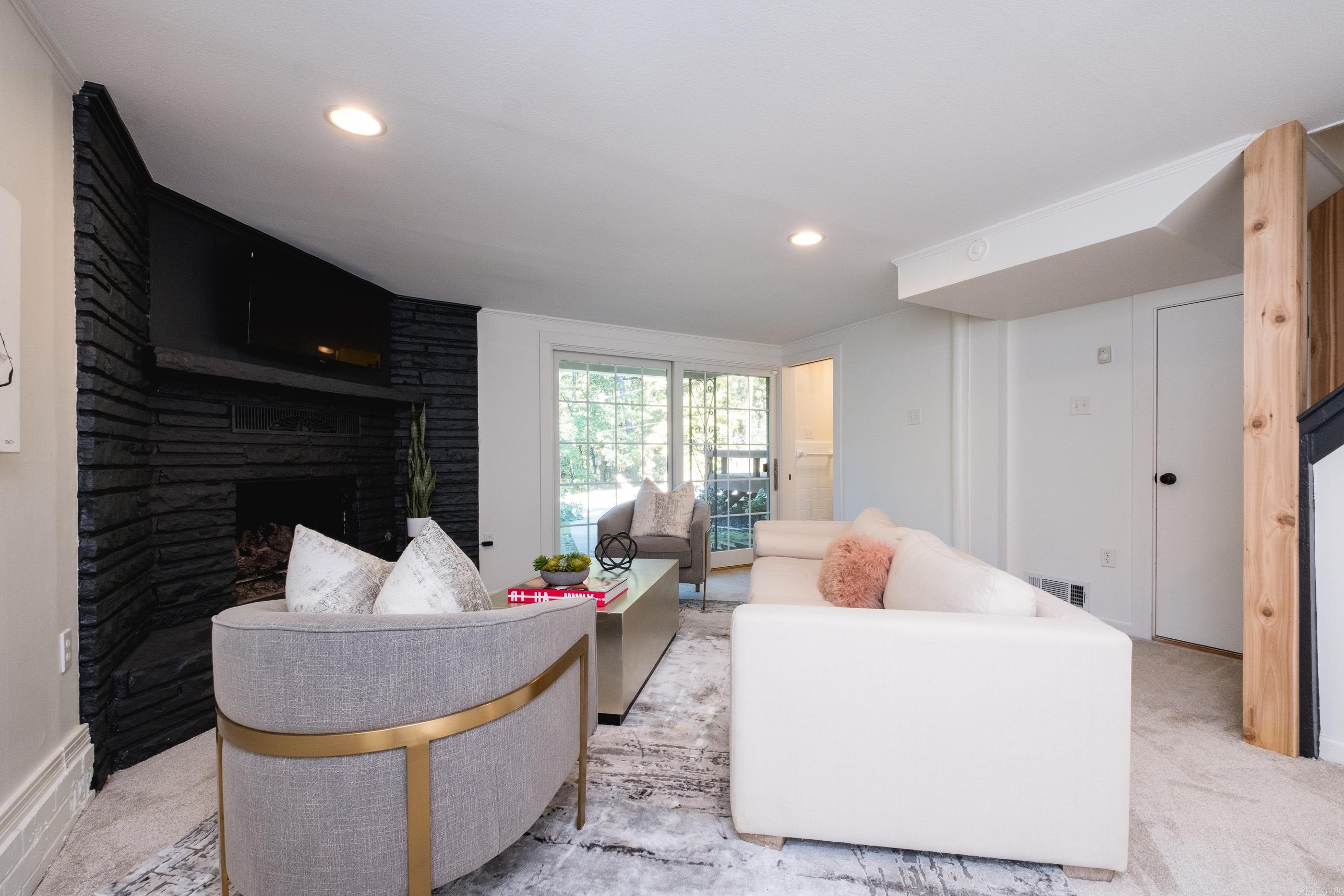 HOLLYWOOD - Residential