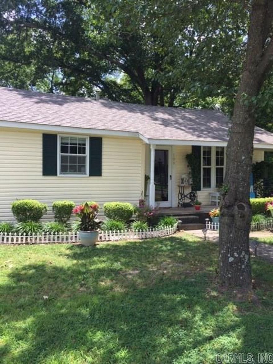 See MLS for 111 N Lincoln - Business/house for sale. Both have new roofs 2016- rental income 1300.00 monthly. Great Location