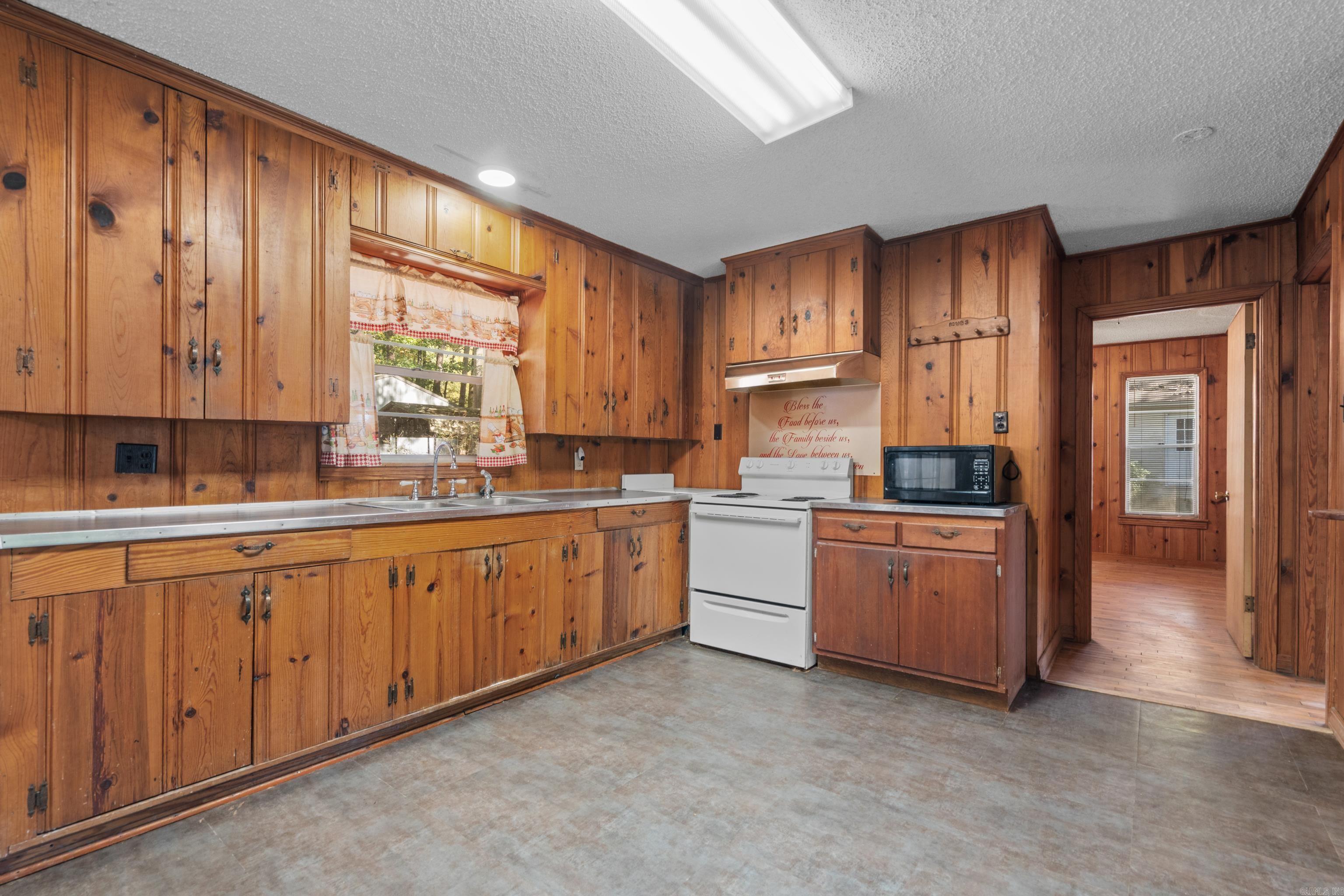 SNUG HARBOR LAKE SHORE - Residential