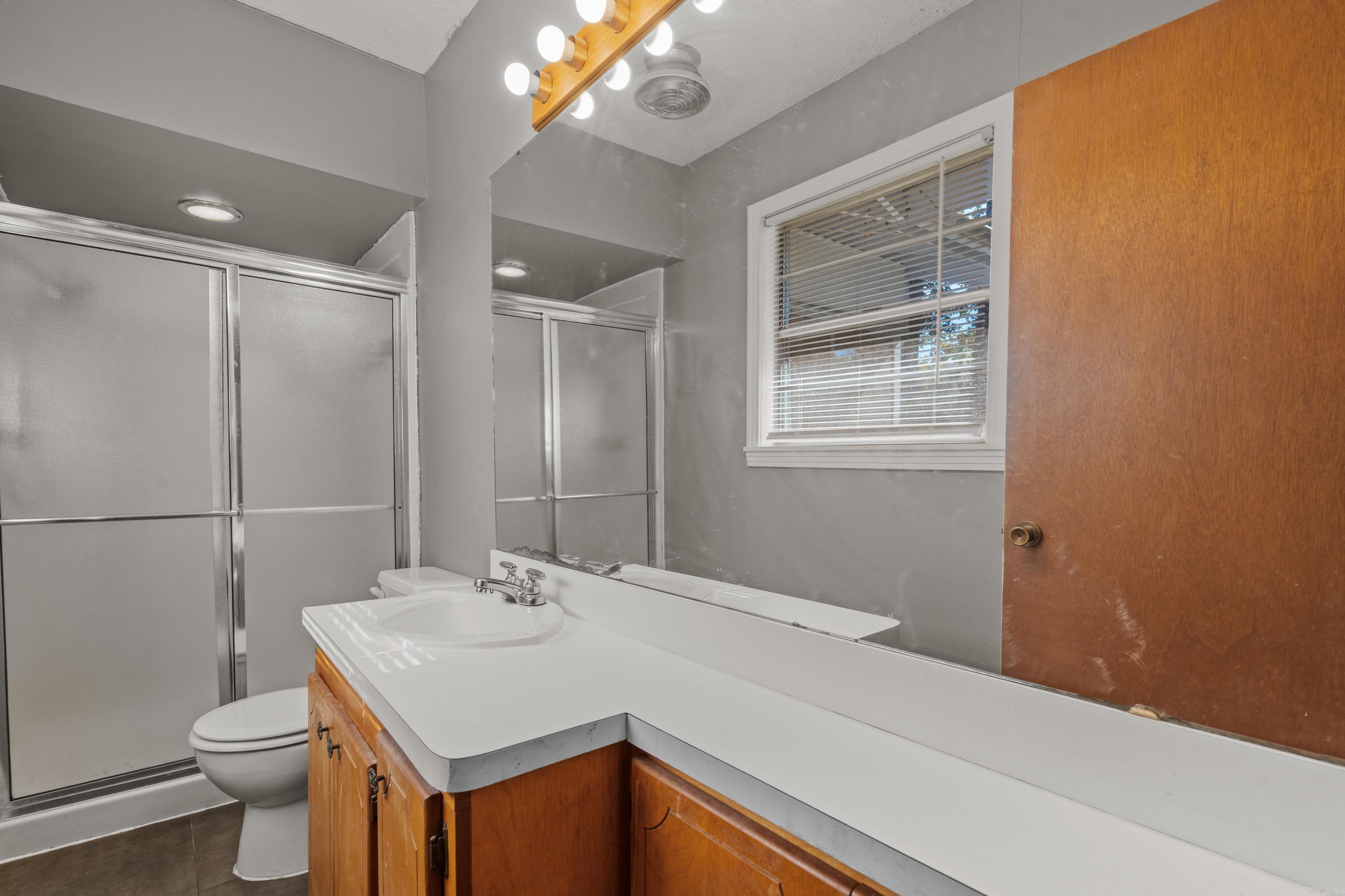 SNUG HARBOR LAKE SHORE - Residential