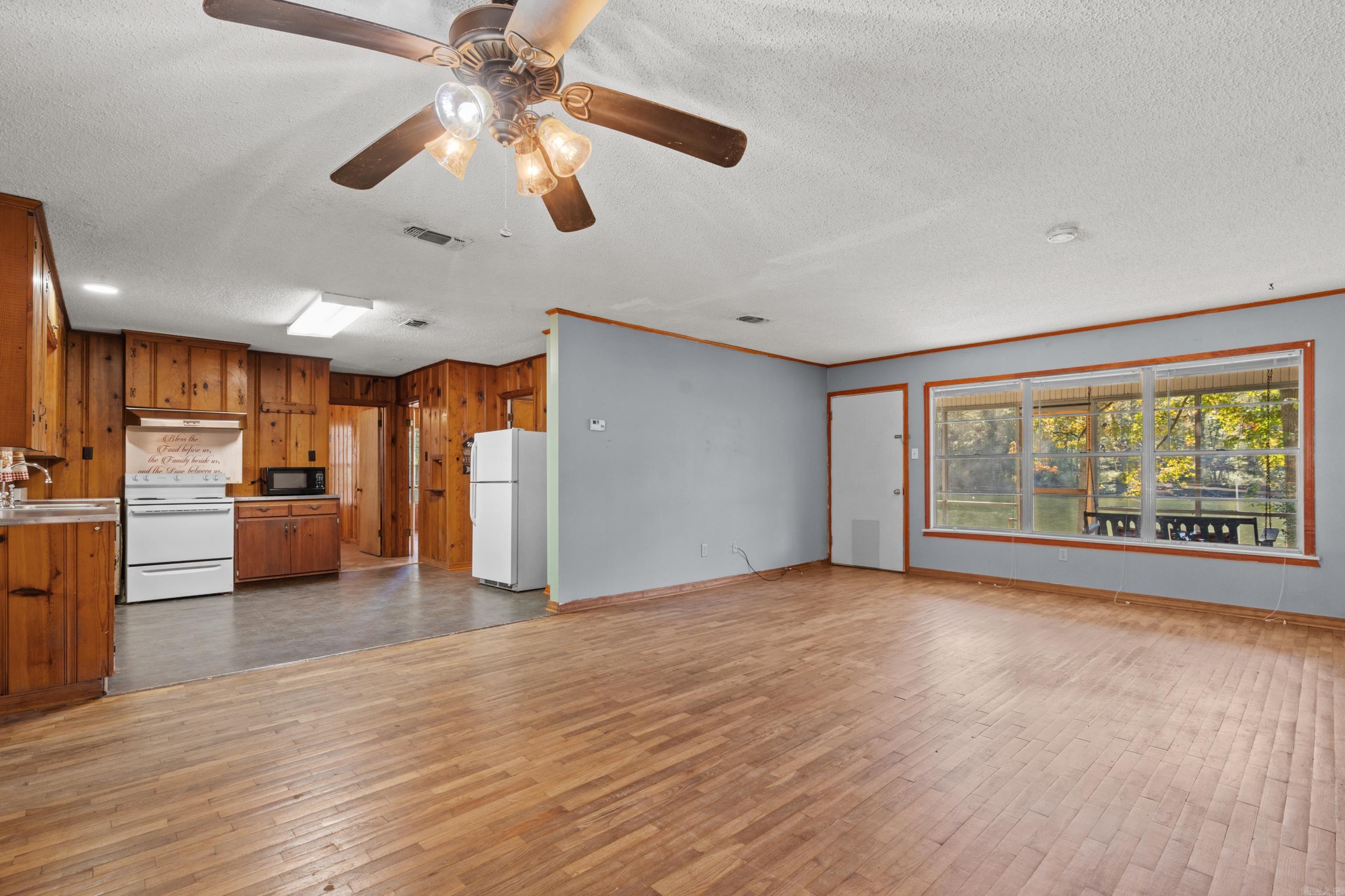 SNUG HARBOR LAKE SHORE - Residential