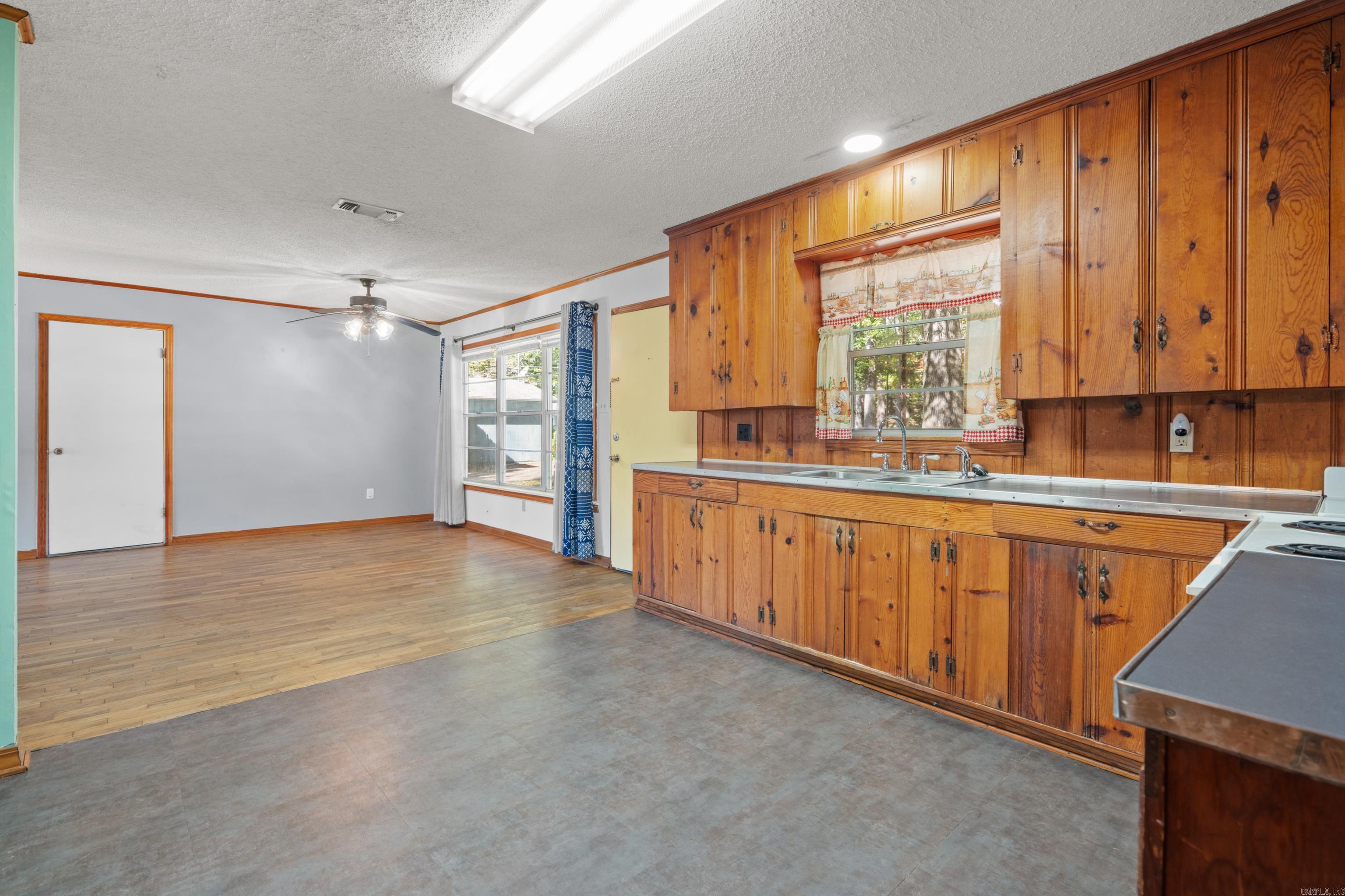 SNUG HARBOR LAKE SHORE - Residential