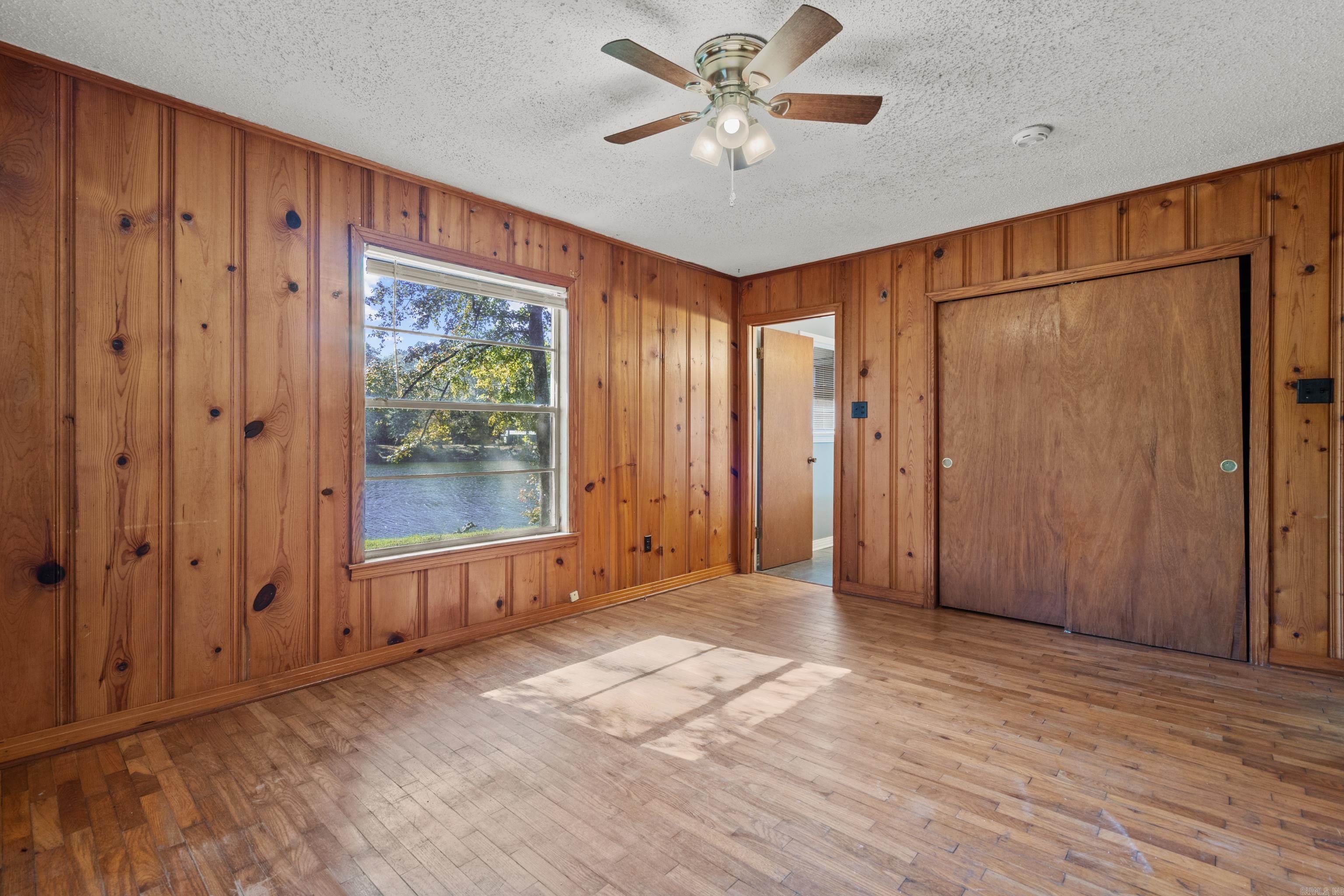 SNUG HARBOR LAKE SHORE - Residential