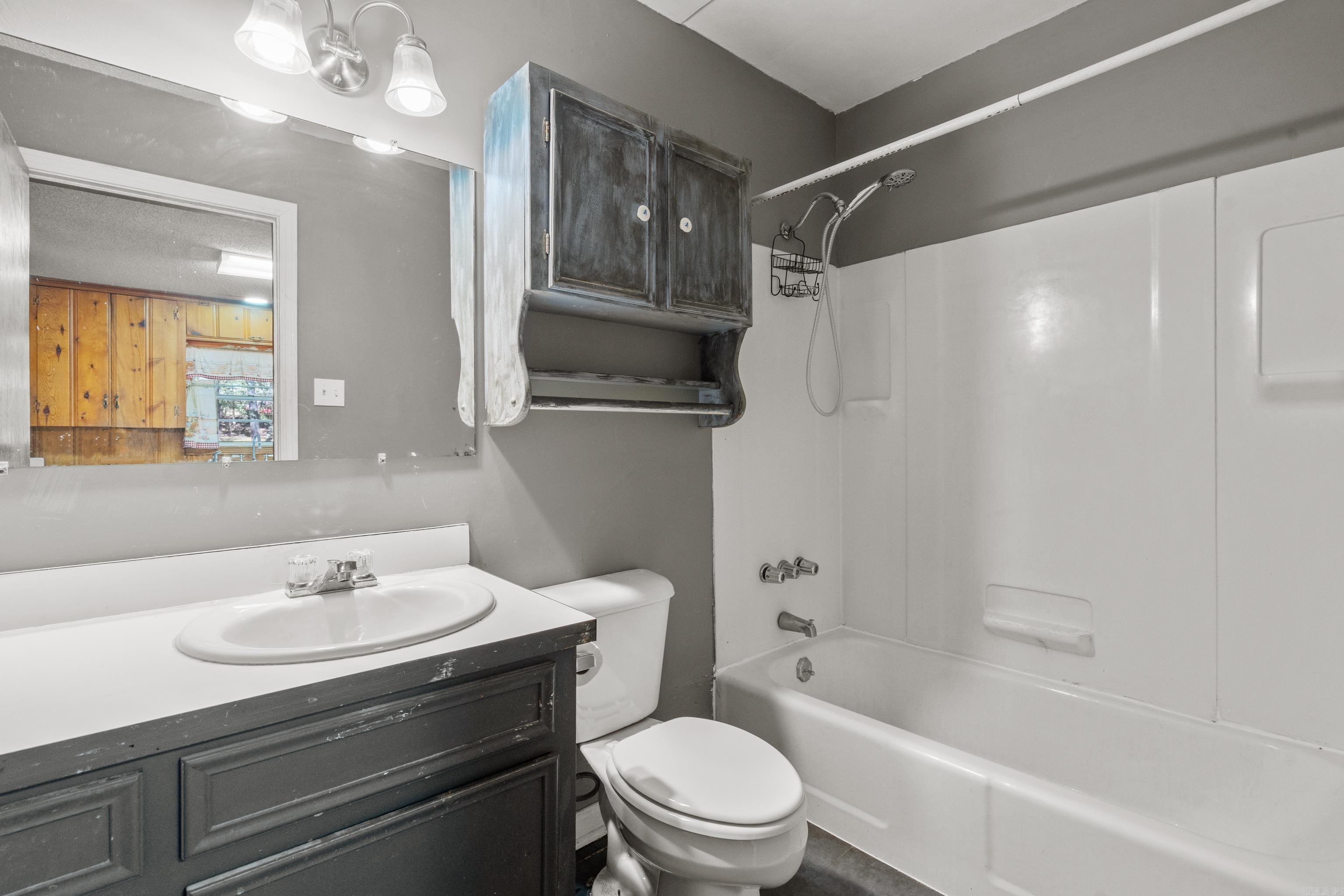 SNUG HARBOR LAKE SHORE - Residential