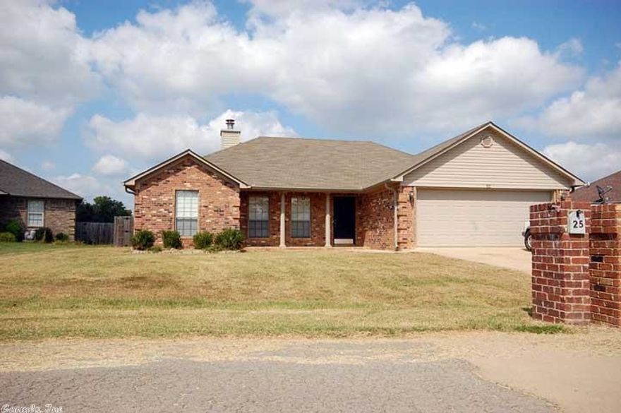 Split floor plan, fenced back yard, granite tops,